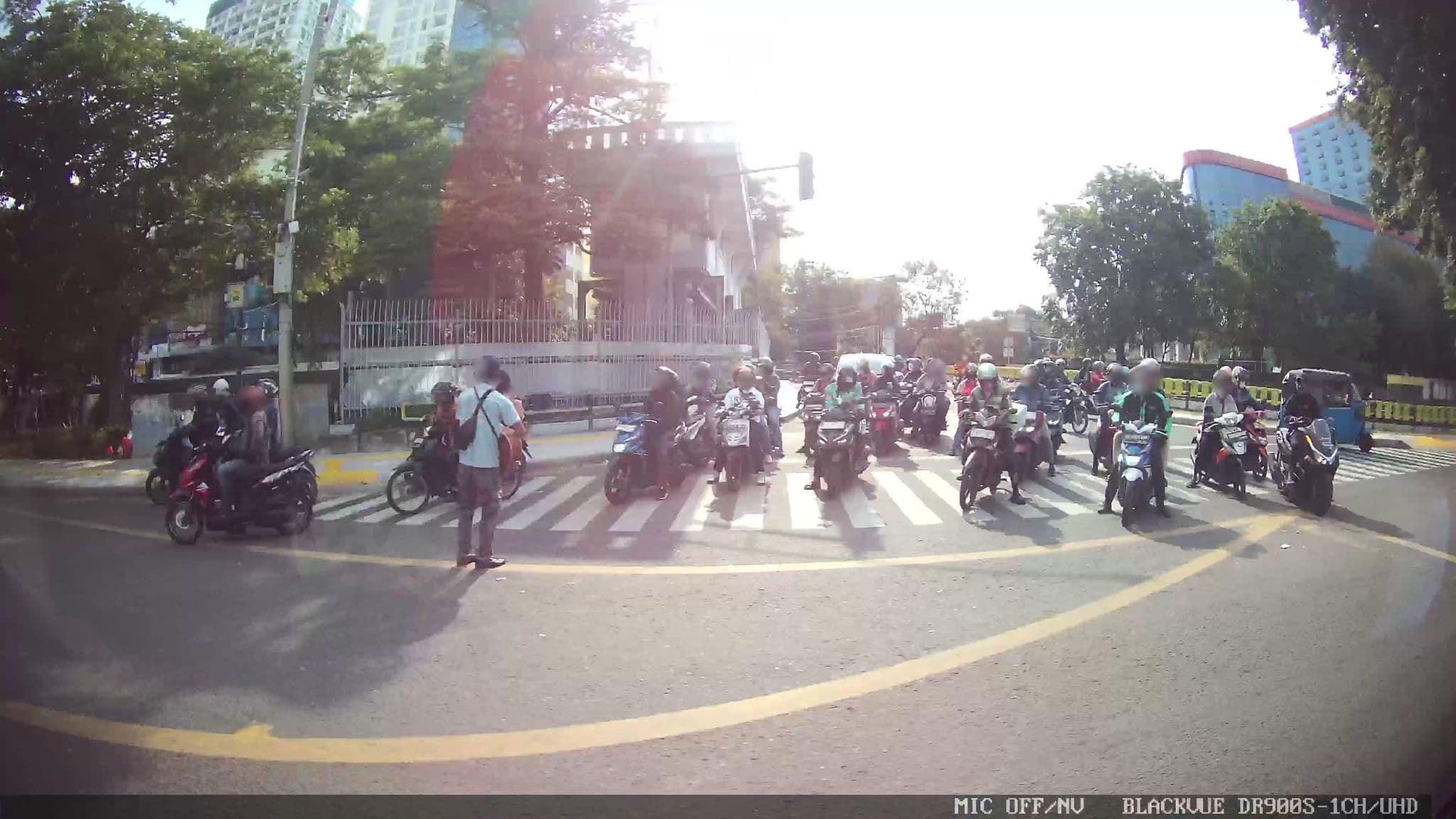 Street view near Kolam Renang Swissbell Hotel, Jakarta — © Kaart---LEFT (CC BY-SA · Mapillary)