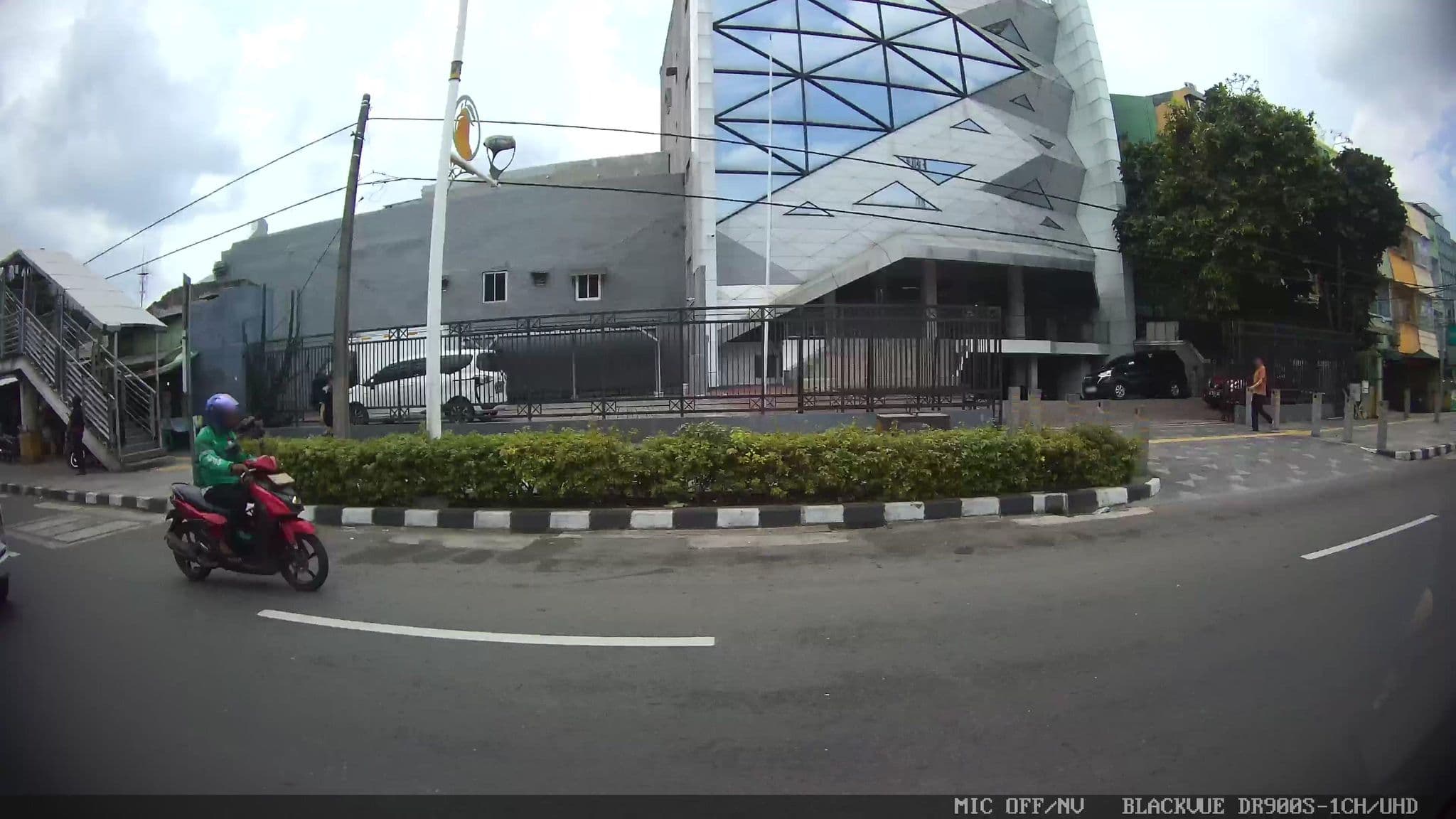 Street view near hotel trans mangga dua, Jakarta — © Kaart---LEFT (CC BY-SA · Mapillary)