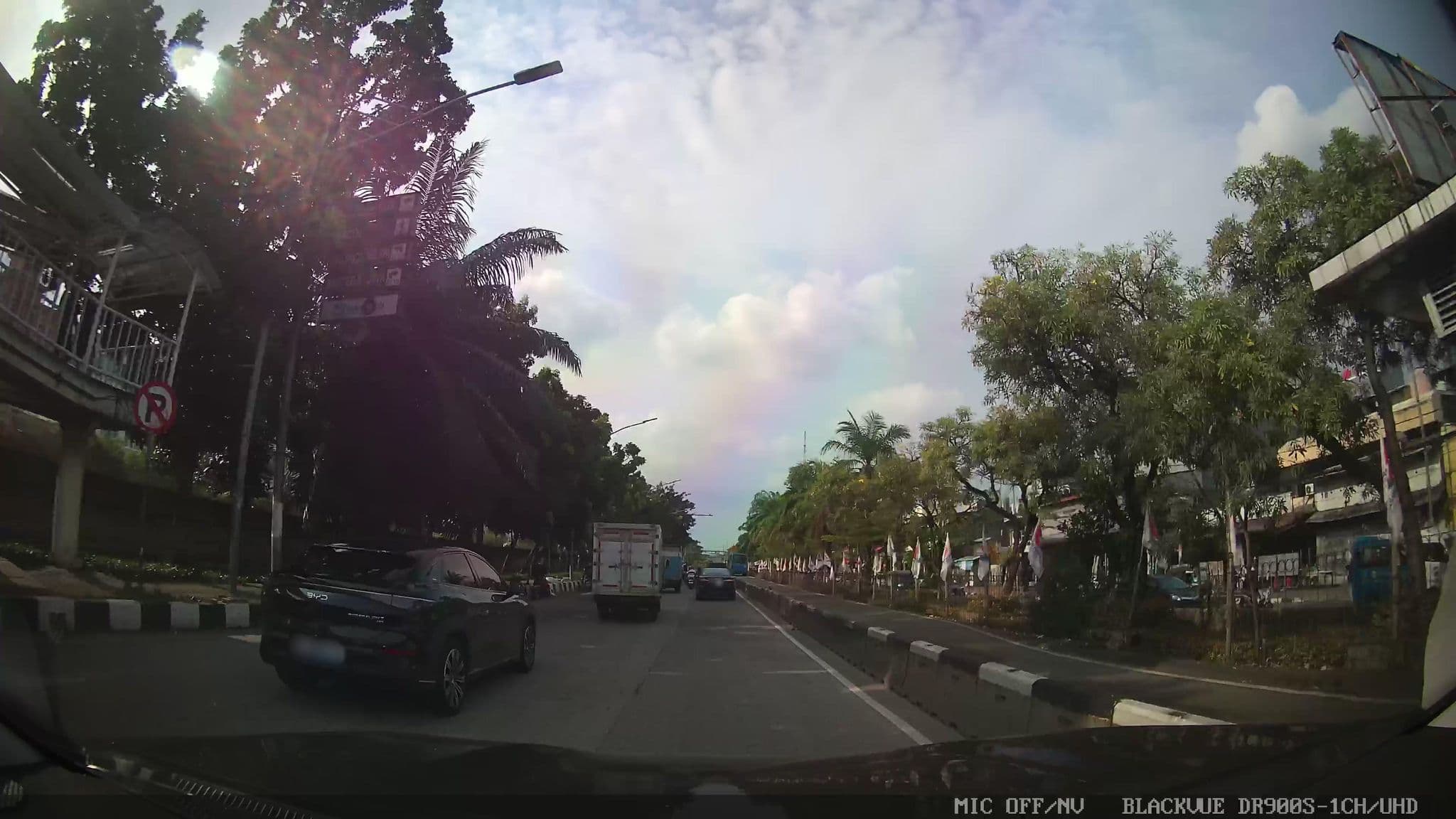 Street view near Sands Mess, Jakarta — © Kaart---FRONT (CC BY-SA · Mapillary)