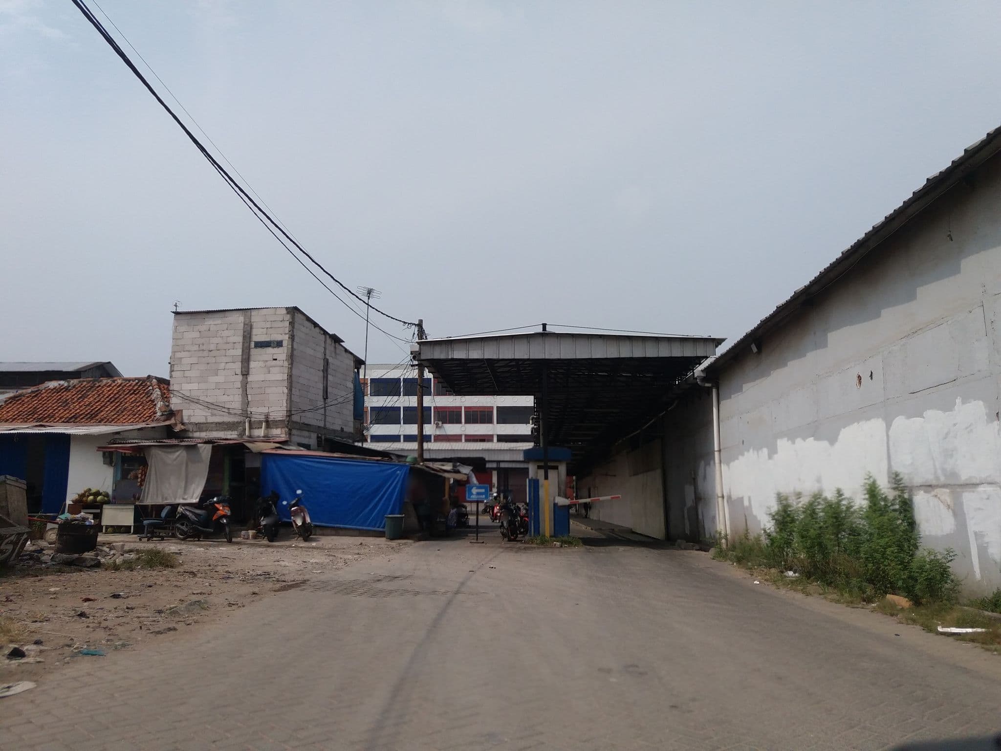 Street view near fofix Suit Hotel, Jakarta — © derry (CC BY-SA · Mapillary)