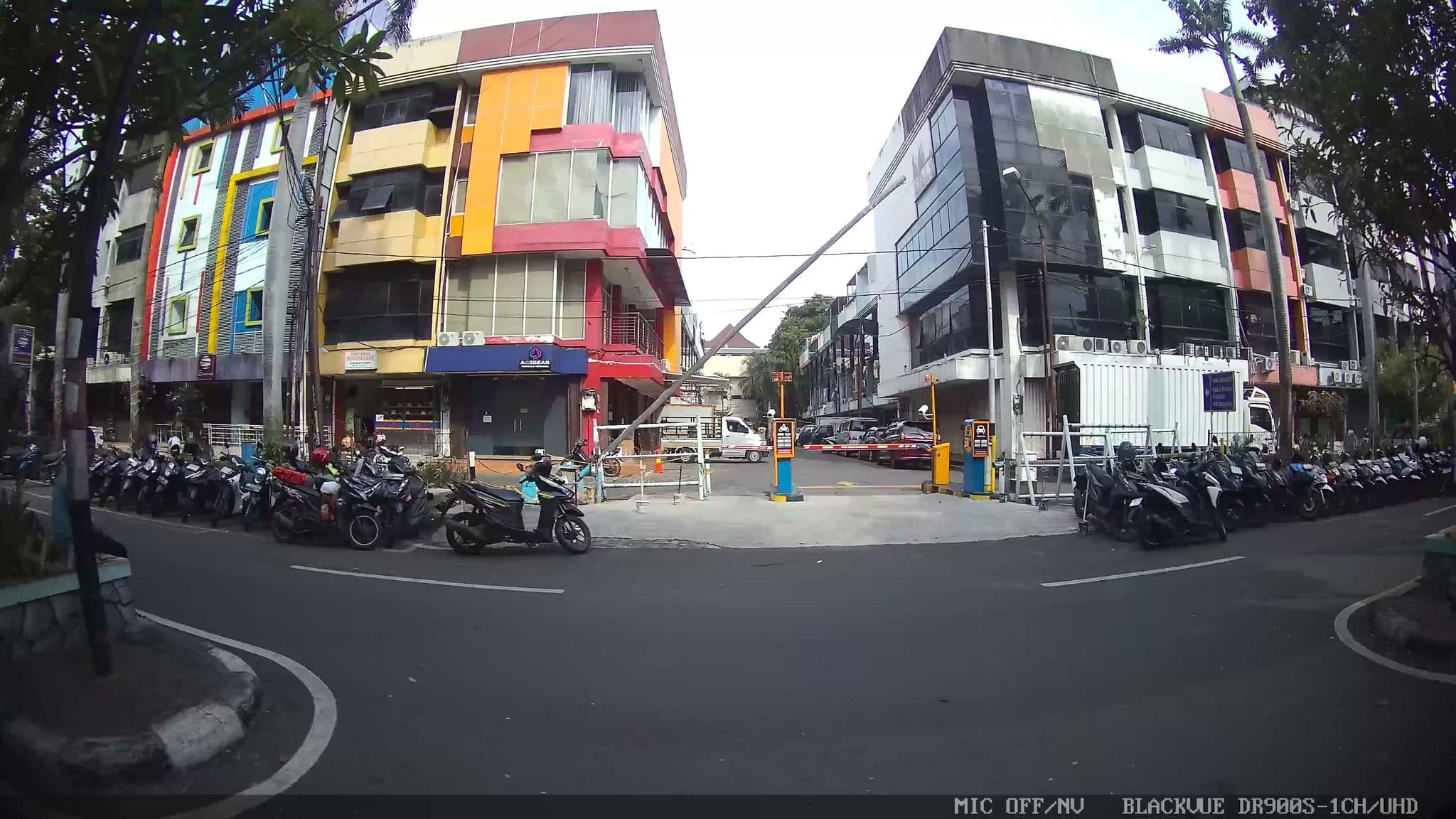 Street view near The Grand Hill Resort & Hotel, Jakarta — © Kaart---RIGHT (CC BY-SA · Mapillary)
