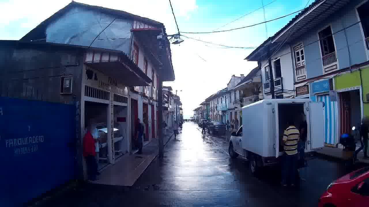 Street view near La colina Cuyabra, Filandia — © ccossio (CC BY-SA · Mapillary)