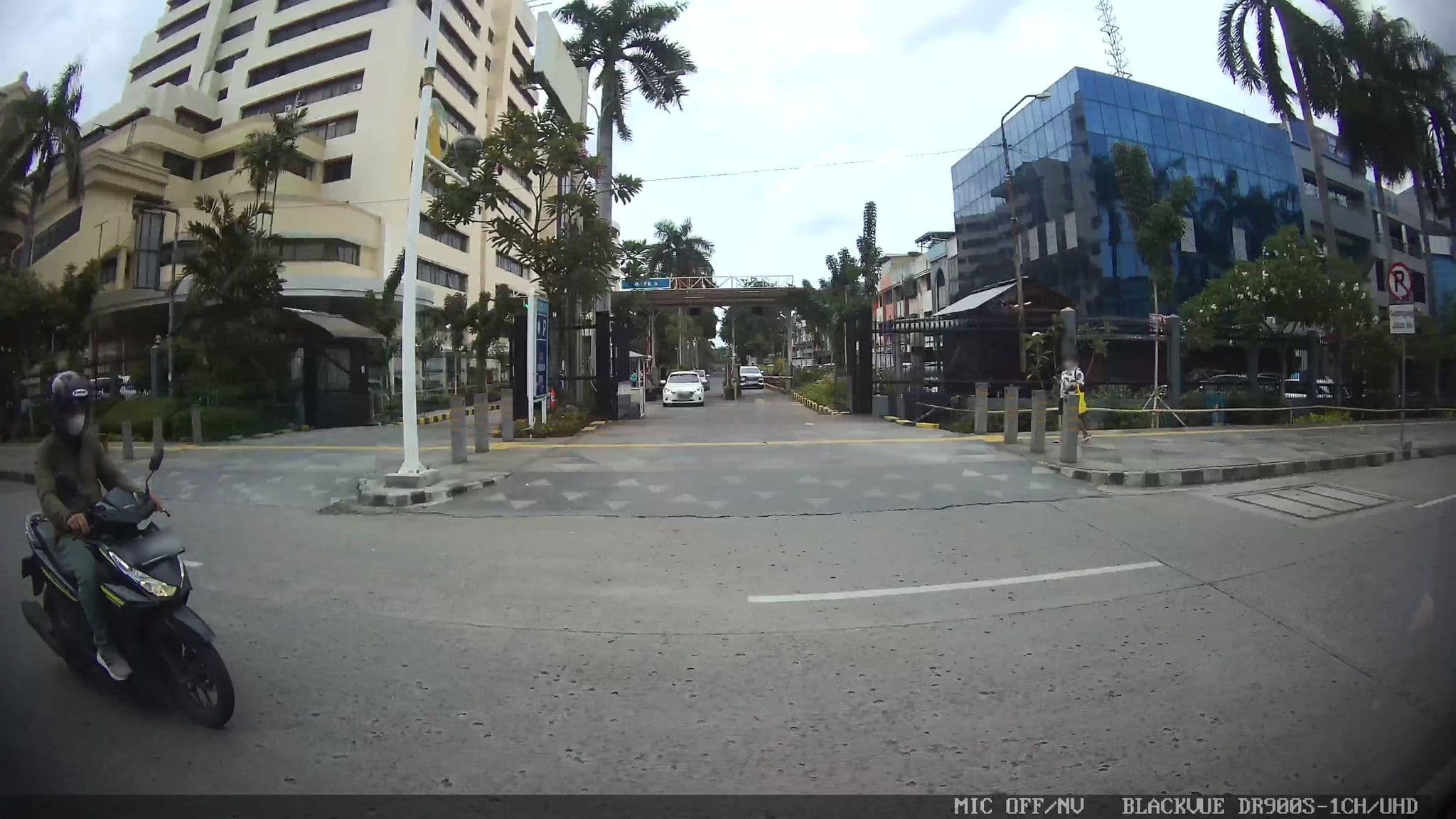 Street view near Room 2913 Best Western Hotel, Jakarta — © Kaart---LEFT (CC BY-SA · Mapillary)