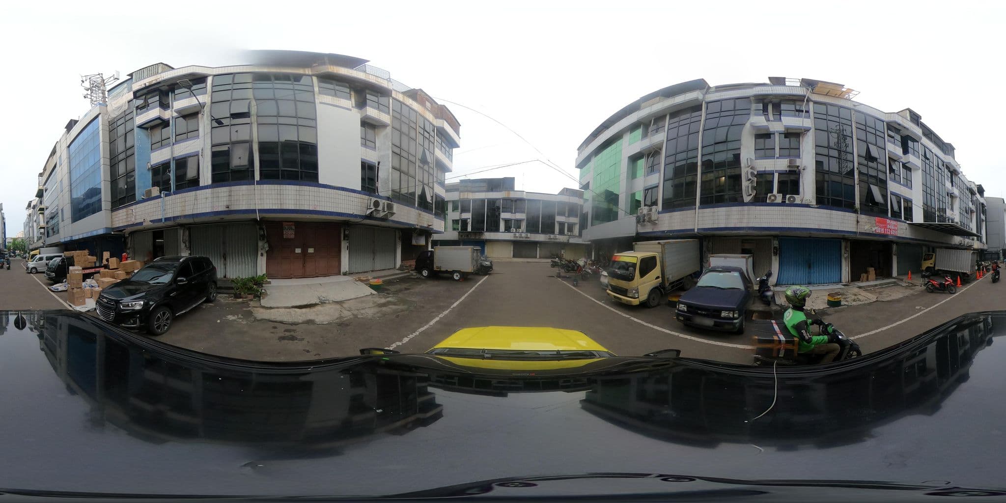 Street view near Puri Pertiwi Balroom, Le Grandeur Hotel, Jakarta — © Kaart---360 (CC BY-SA · Mapillary)
