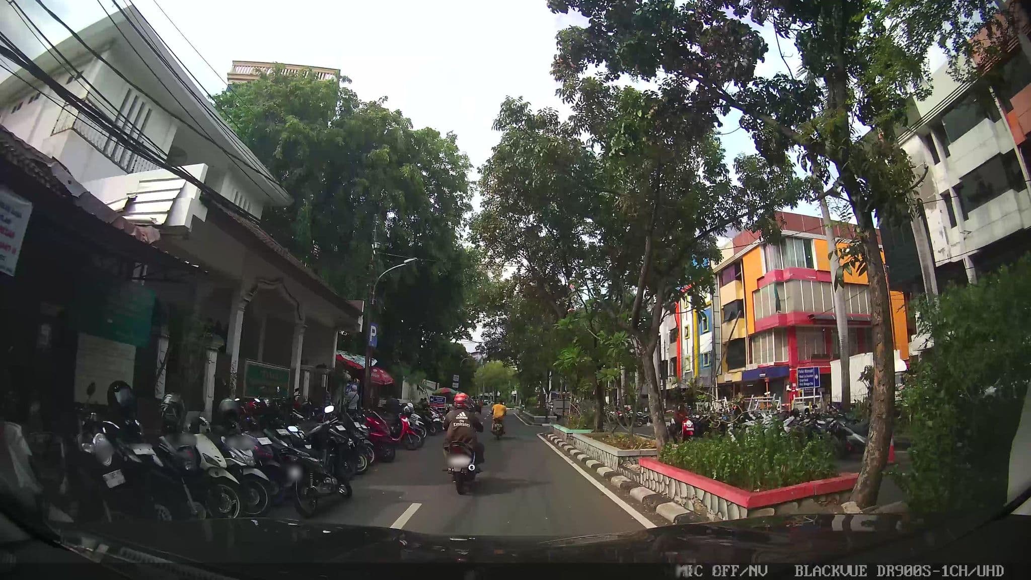 Street view near Hotel Sanrina, Jakarta — © Kaart---FRONT (CC BY-SA · Mapillary)