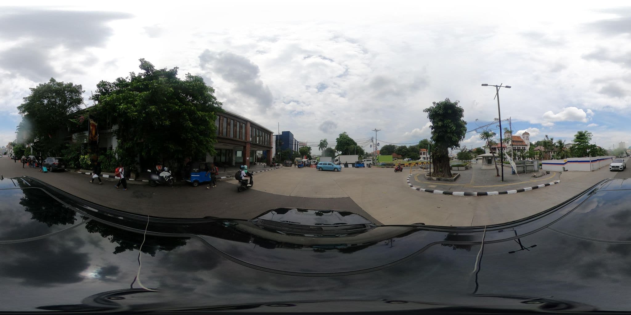 Street view near De Qur Hotel, Jakarta — © Kaart---360 (CC BY-SA · Mapillary)