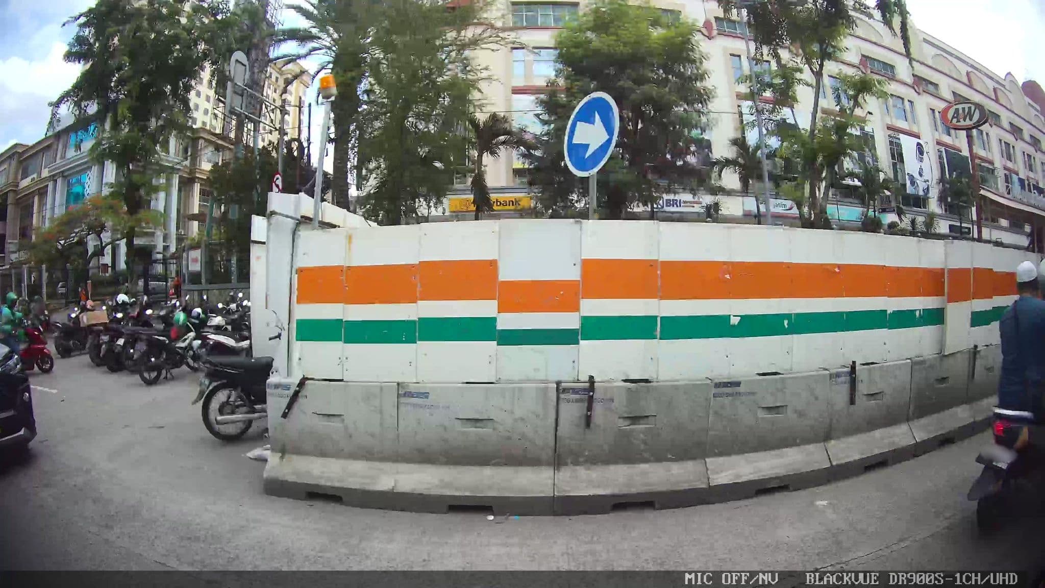 Street view near Hotel Yasmin, Jakarta — © Kaart---LEFT (CC BY-SA · Mapillary)
