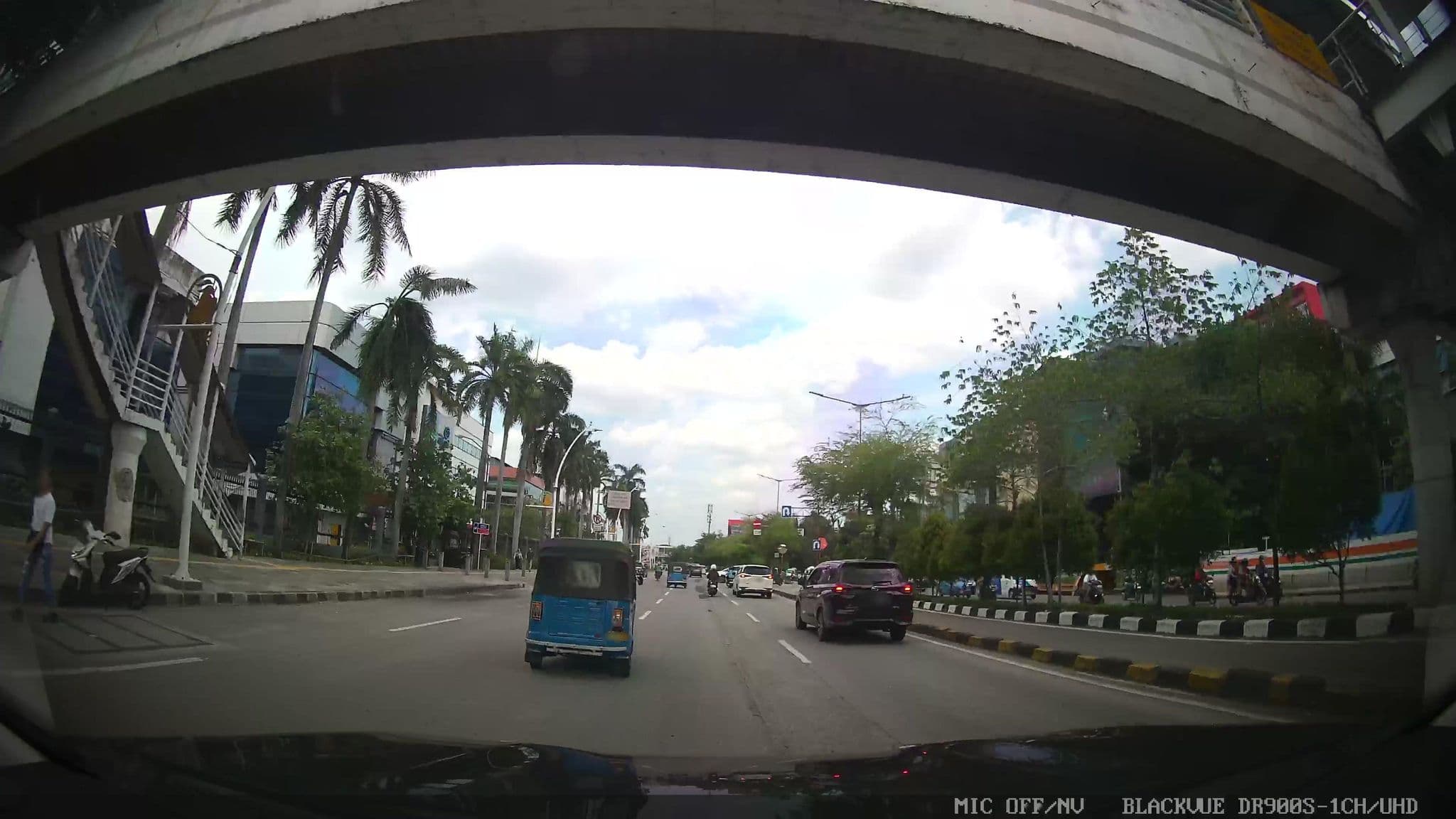 Street view near Le Grandeur Mangga Dua, Jakarta — © Kaart---FRONT (CC BY-SA · Mapillary)