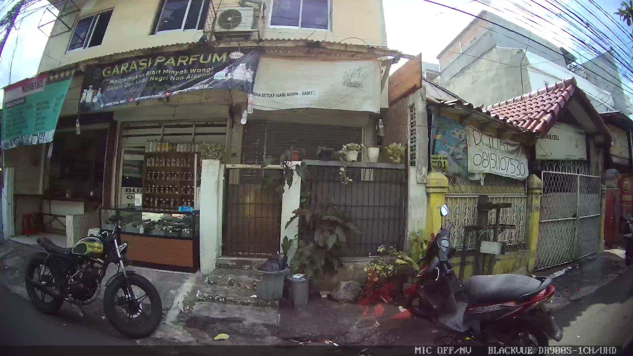 Street view near Penthouse Hotel Acacia Jakarta, Jakarta — © Kaart---LEFT (CC BY-SA · Mapillary)
