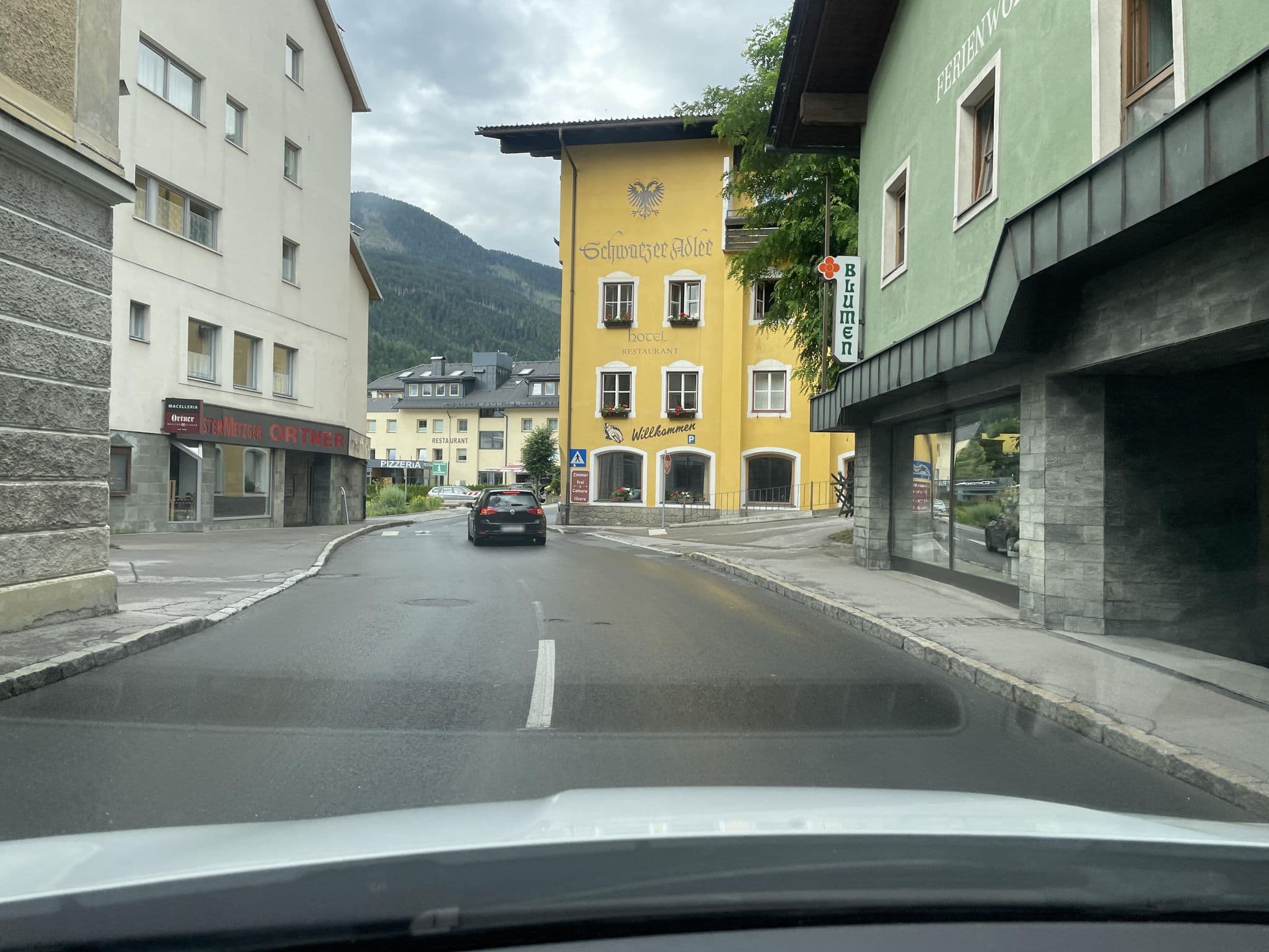 Street view near Appartements Weisses Rössl, Sillian — © chicc0 (CC BY-SA · Mapillary)