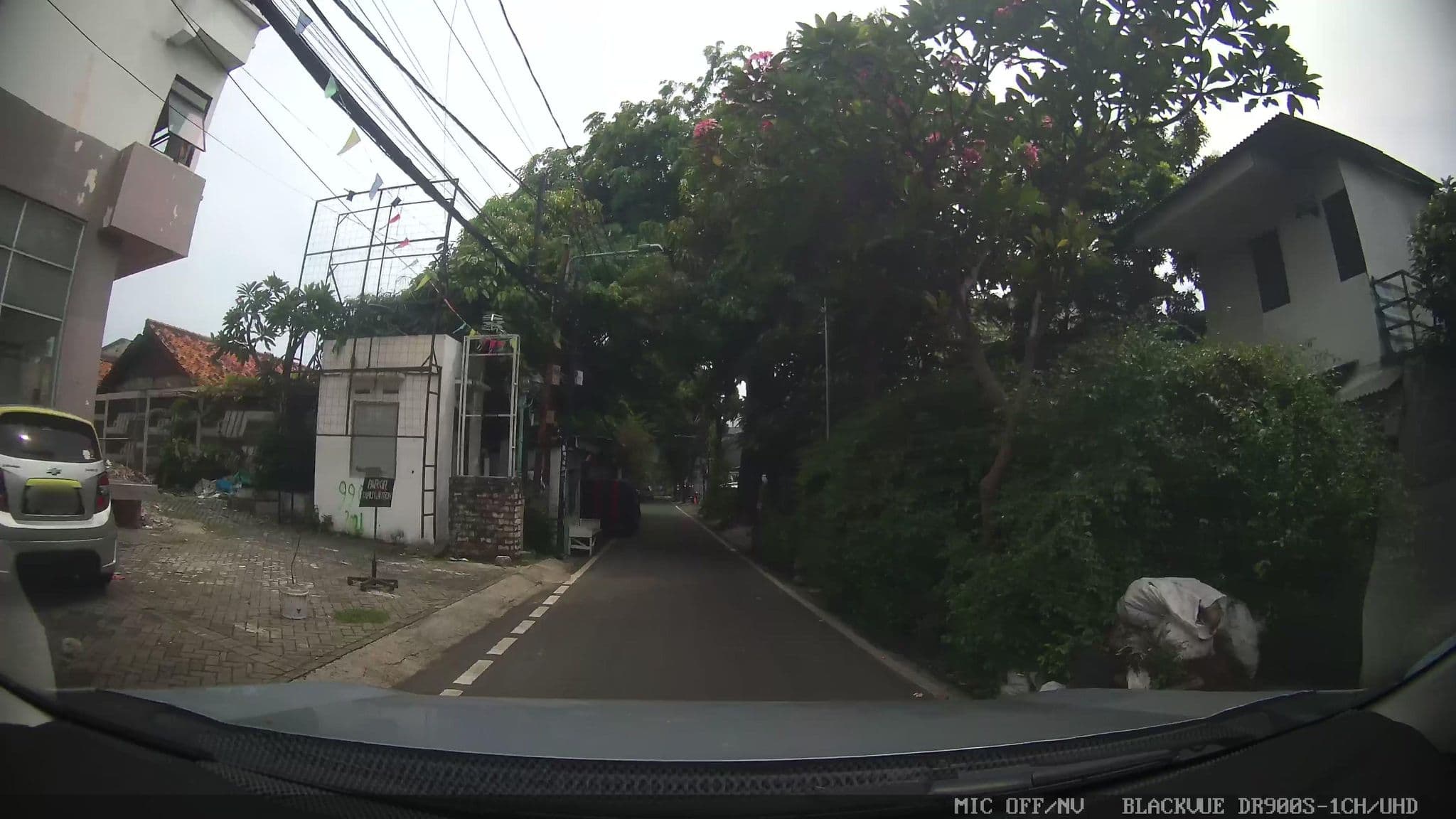 Street view near Sri Varita, Jakarta — © Kaart---FRONT (CC BY-SA · Mapillary)