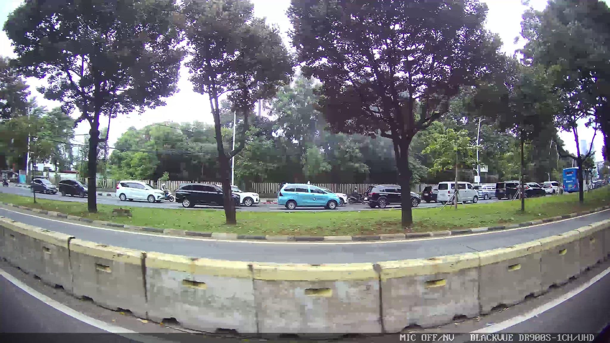 Street view near Hotel Lembah Pinus, Jakarta — © Kaart---RIGHT (CC BY-SA · Mapillary)