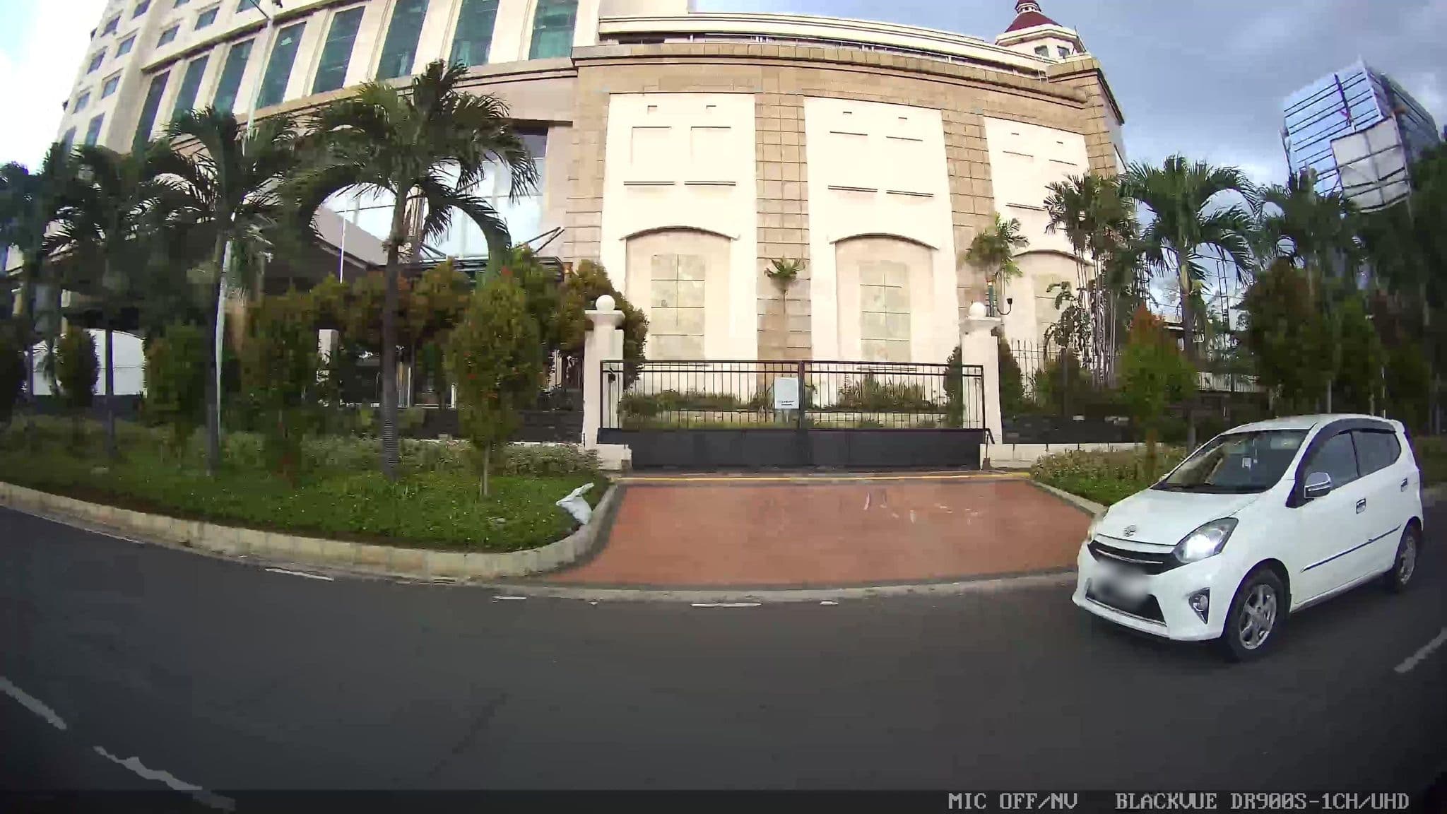 Street view near hotel oasis  lt.9 no 920, Jakarta — © Kaart---RIGHT (CC BY-SA · Mapillary)
