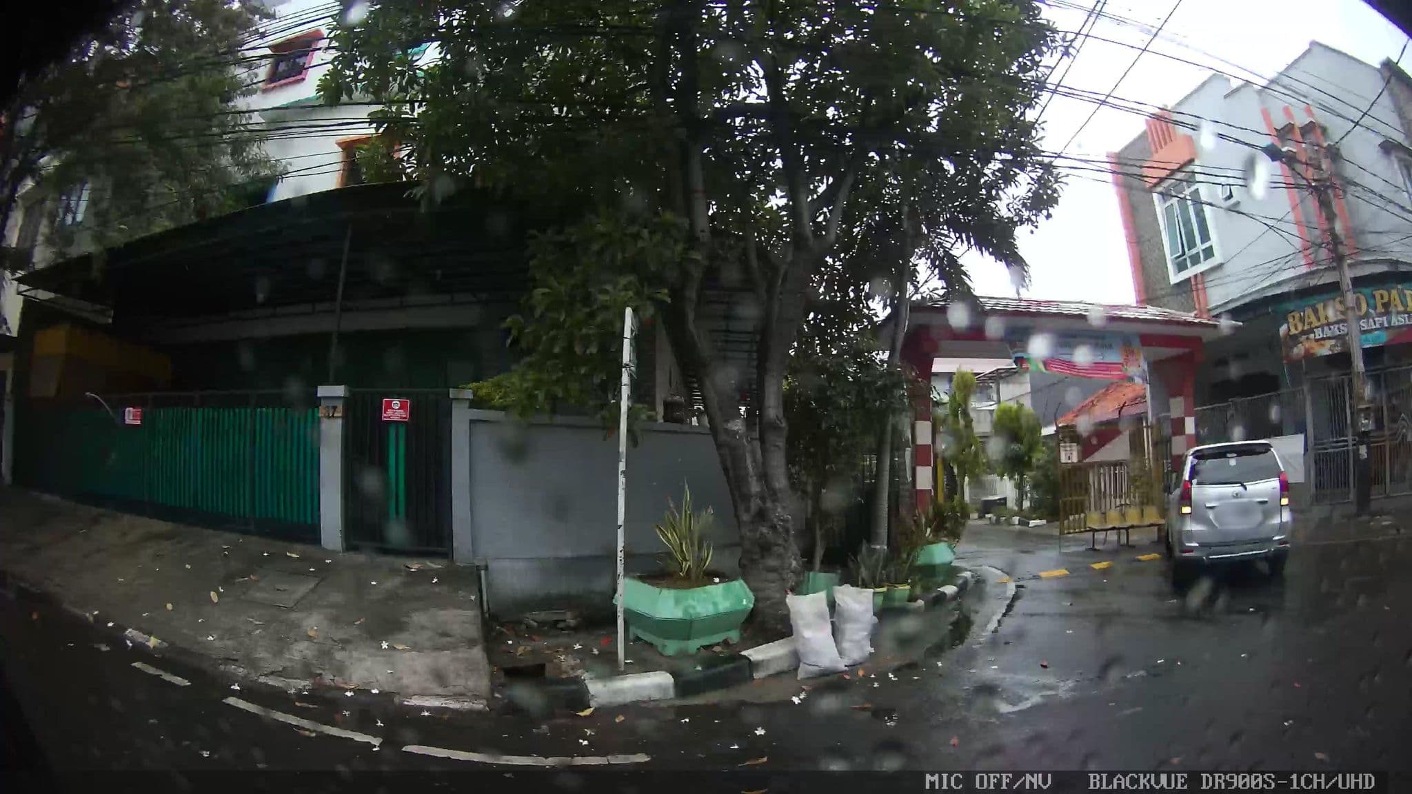 Street view near Ka's Home (bedroom), Jakarta — © Kaart---RIGHT (CC BY-SA · Mapillary)