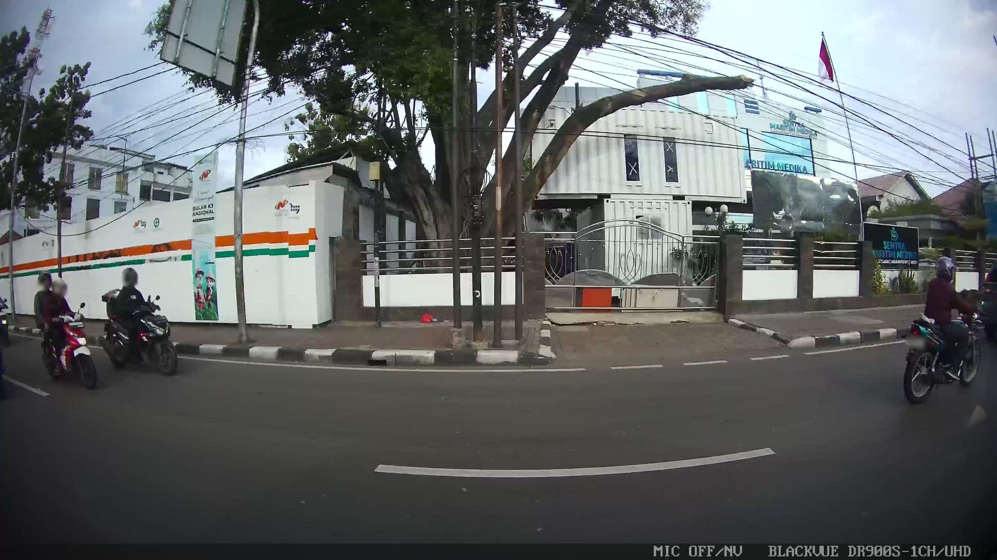 Street view near Jayakarta hotel, Jakarta — © Kaart---LEFT (CC BY-SA · Mapillary)