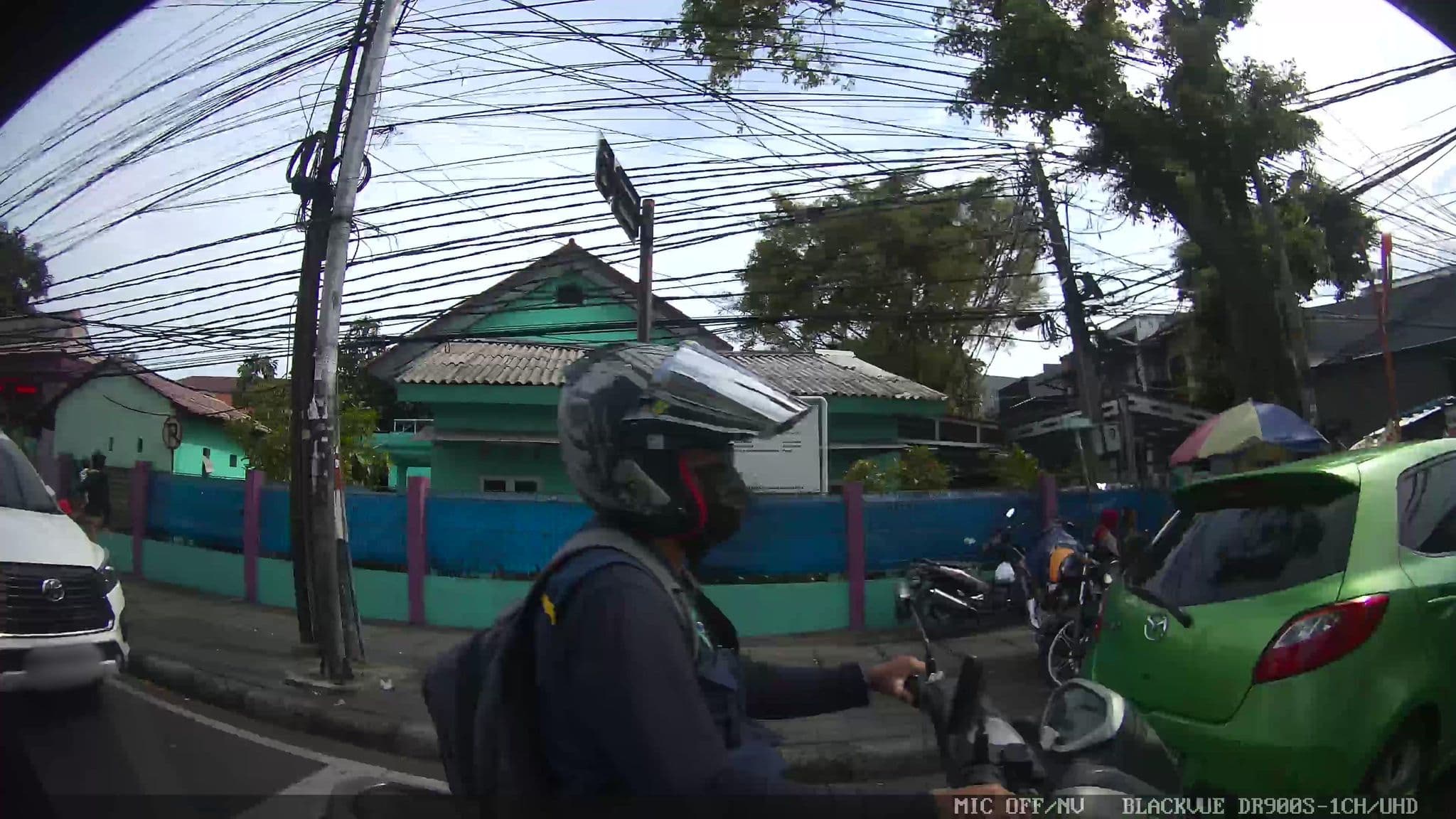 Street view near Hotel The Acacia, Jakarta — © Kaart---RIGHT (CC BY-SA · Mapillary)
