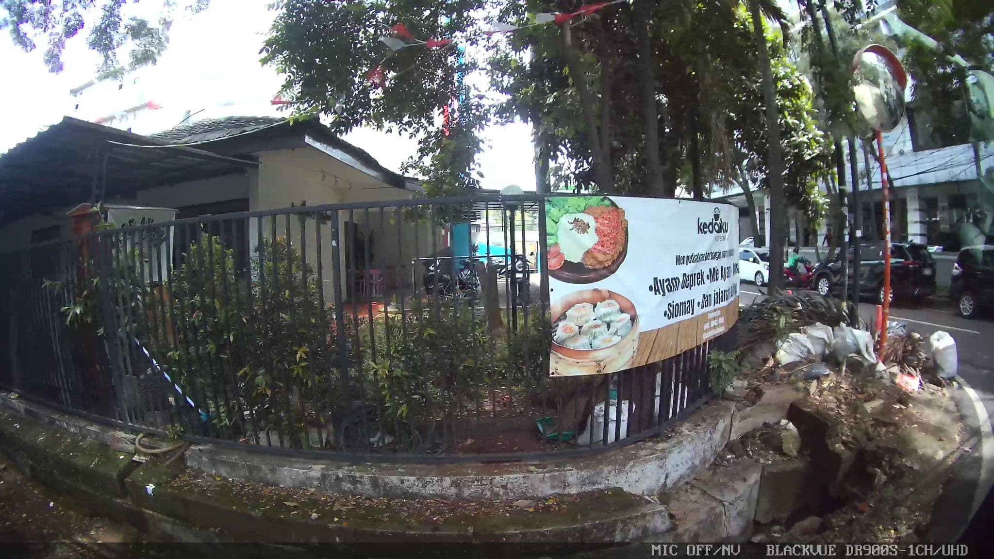 Street view near Kawanua Aerotel, Jakarta — © Kaart---LEFT (CC BY-SA · Mapillary)