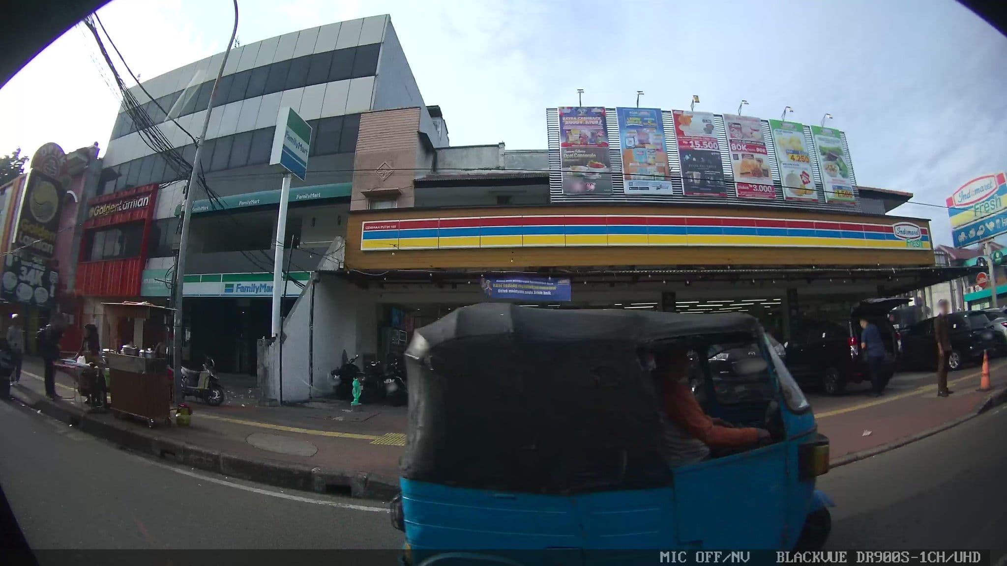 Street view near Kawanua Aerotel, Jakarta — © Kaart---RIGHT (CC BY-SA · Mapillary)