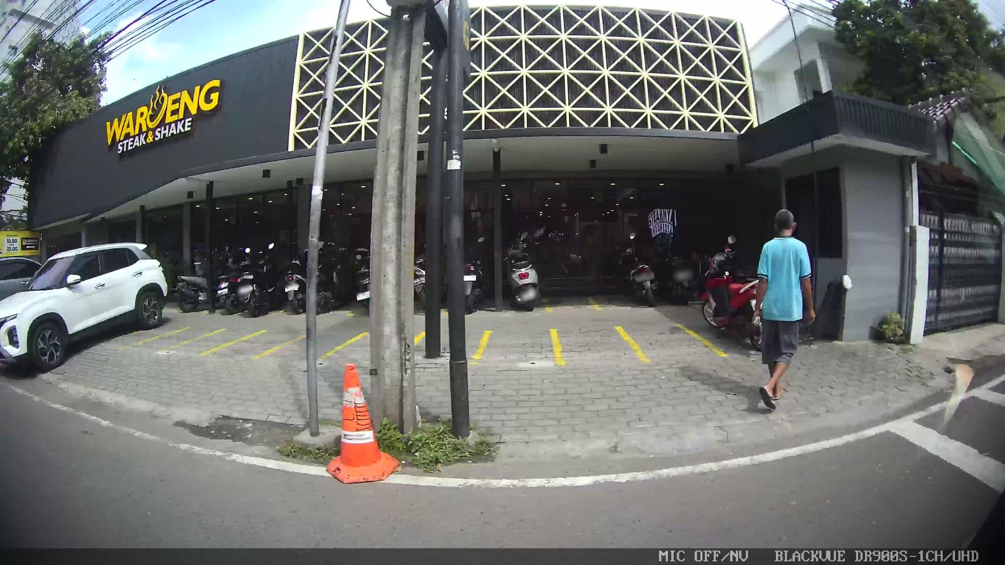 Street view near Grand Cempaka, Jakarta — © Kaart---LEFT (CC BY-SA · Mapillary)