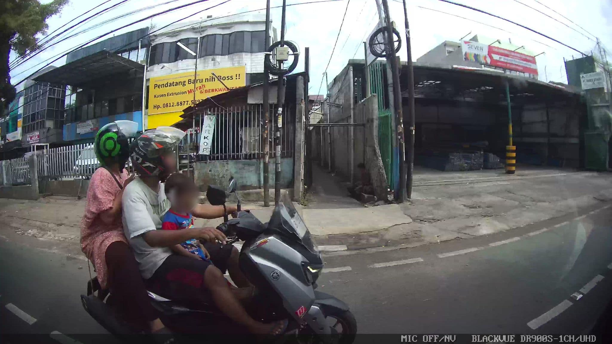 Street view near Pohon Brodadh, Jakarta — © Kaart---LEFT (CC BY-SA · Mapillary)