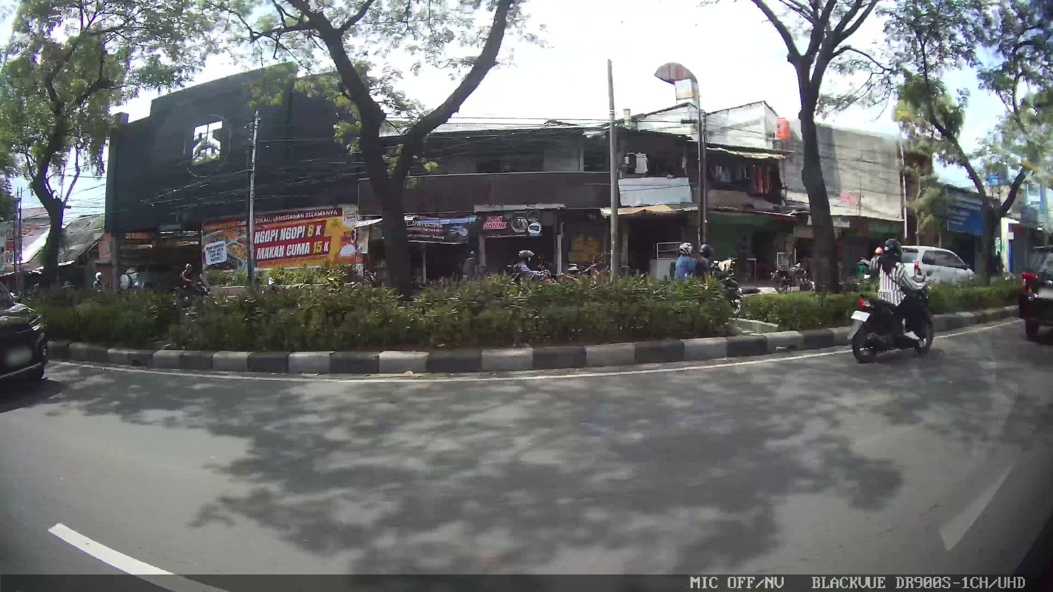 Street view near C'One Hotel Plaza, Jakarta — © Kaart---LEFT (CC BY-SA · Mapillary)