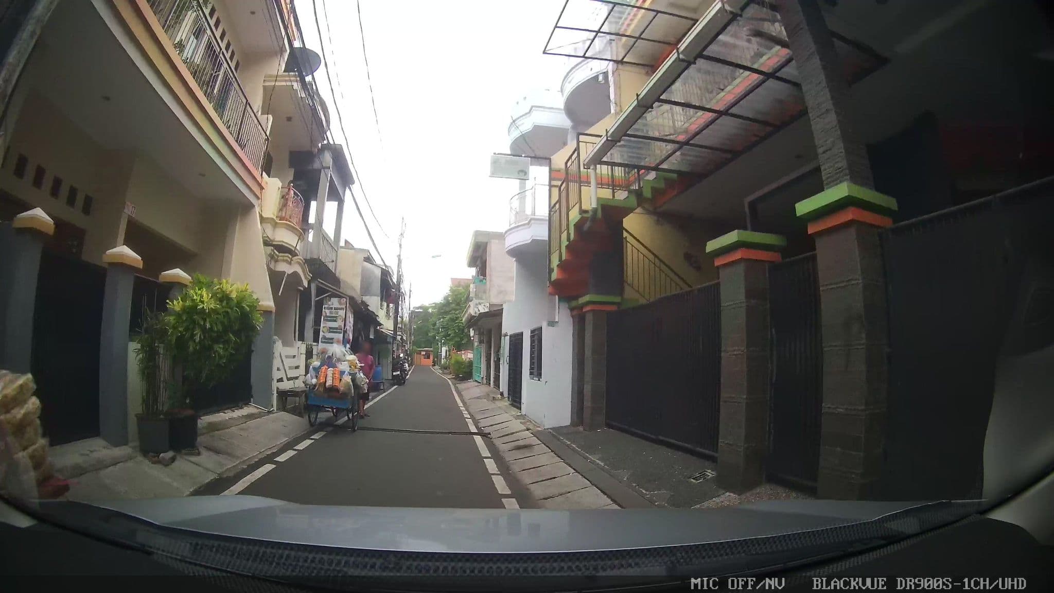 Street view near Jalan Pam Iii No. 17, Jakarta — © Kaart---FRONT (CC BY-SA · Mapillary)