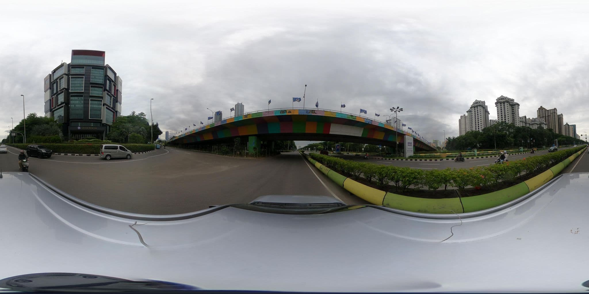 Street view near Lobby Hotel Mercure Mahacipta, Jakarta — © Kaart---360 (CC BY-SA · Mapillary)