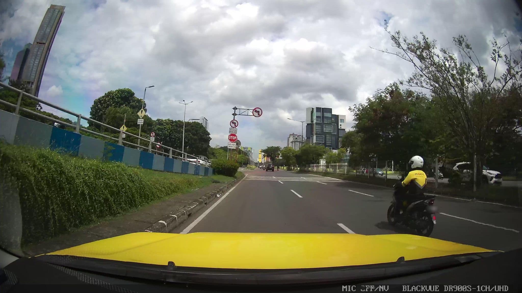 Street view near NAM center, Jakarta — © Kaart---FRONT (CC BY-SA · Mapillary)
