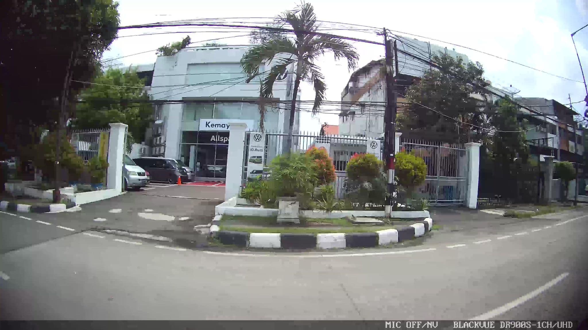 Street view near Hotel Suryal, Jakarta — © Kaart---LEFT (CC BY-SA · Mapillary)
