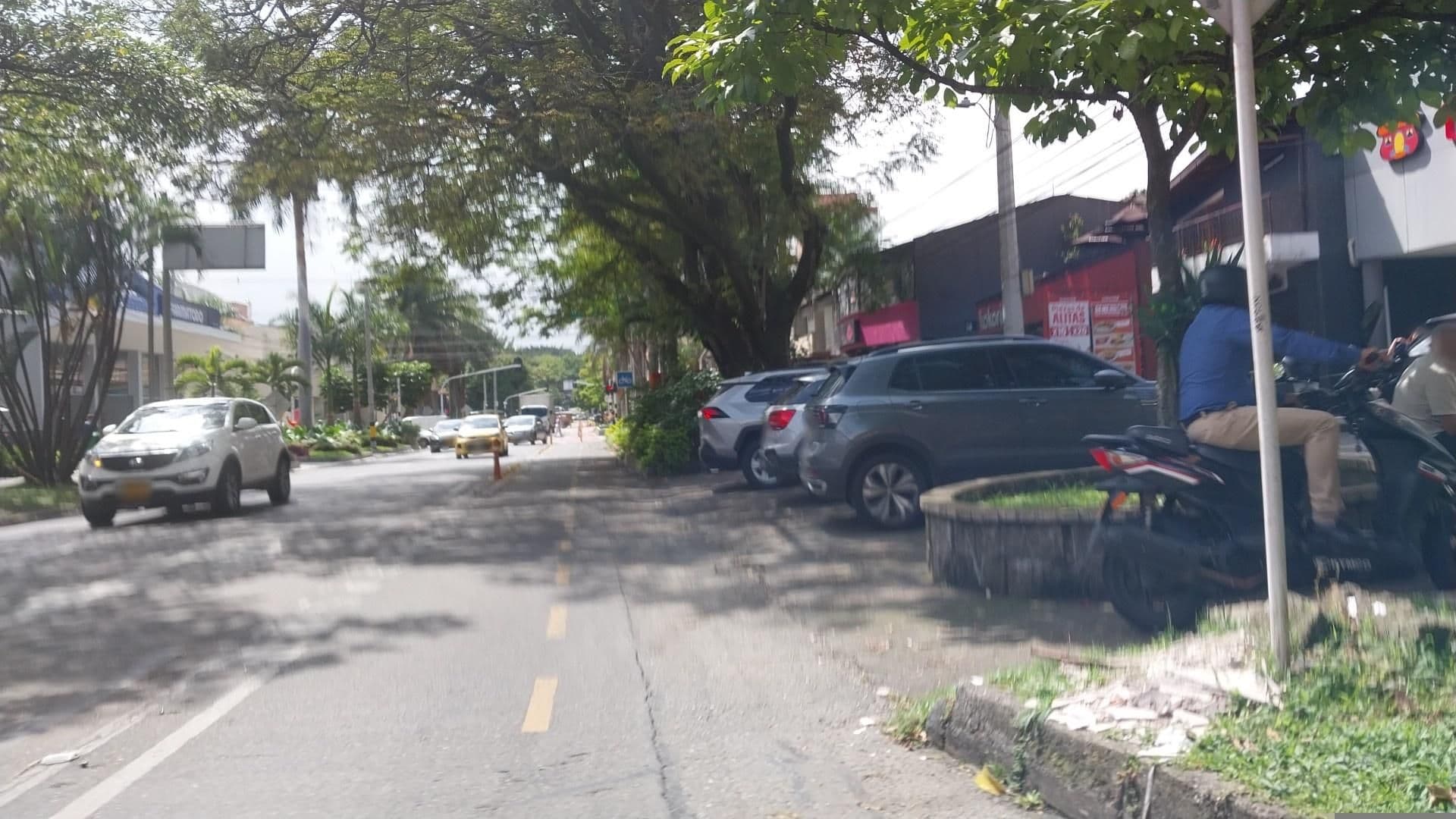Street view near Kyux Studios, Medellín