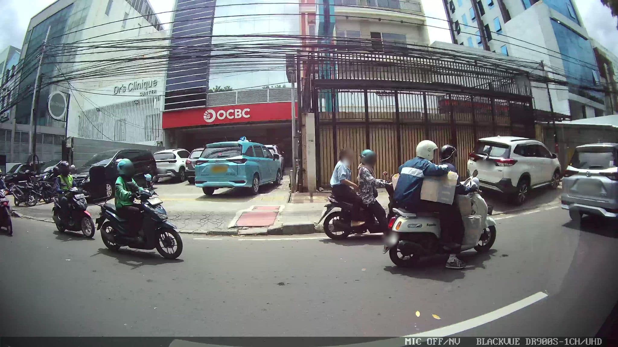 Street view near Hotel Holiday Inn,Sunter, Jakarta — © Kaart---LEFT (CC BY-SA · Mapillary)