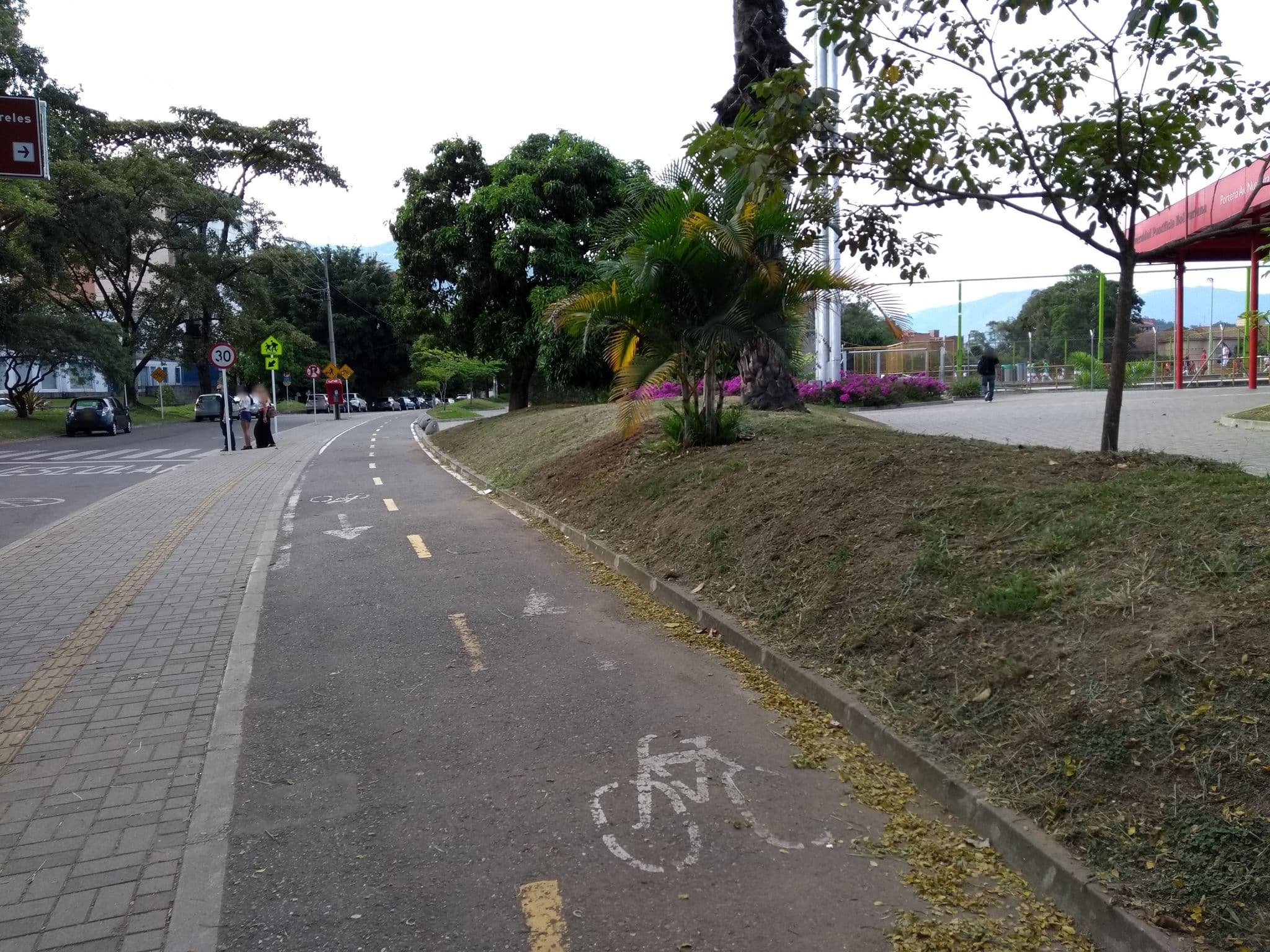 Street view near Indie Universe, Medellín