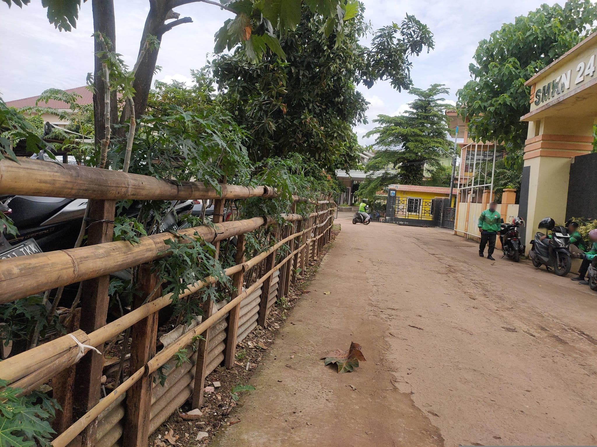 Street view near Twenty Four Hotel & Convention, Cileungsir — © Kaart_Local (CC BY-SA · Mapillary)