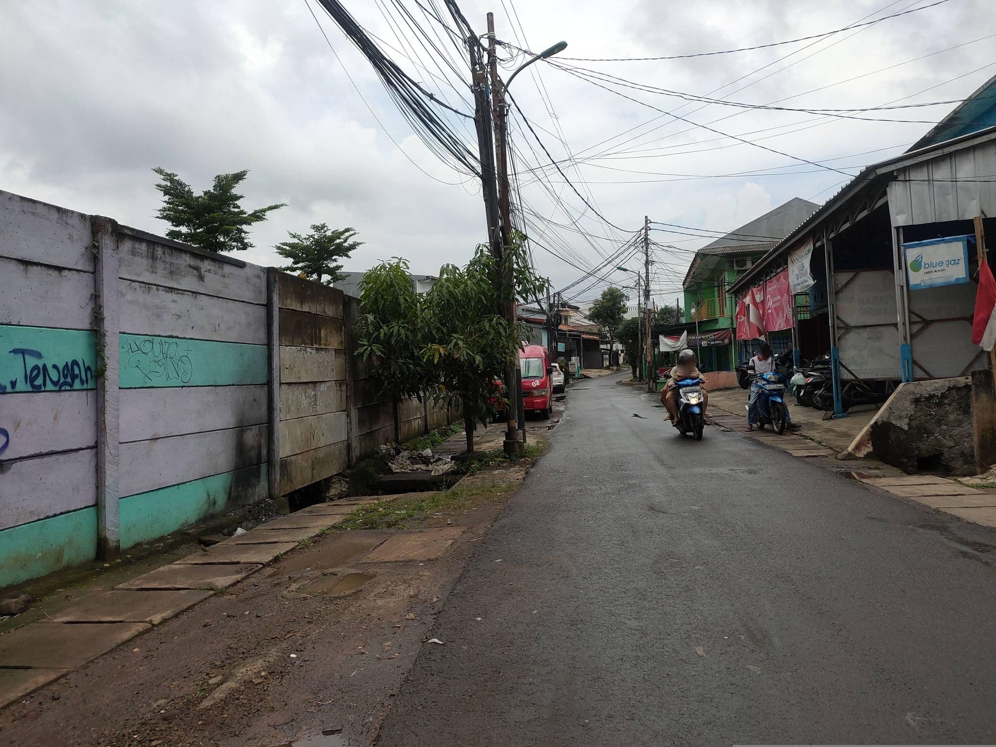Street view near Rudy's Blue Room, Cileungsir — © Kaart_Local (CC BY-SA · Mapillary)
