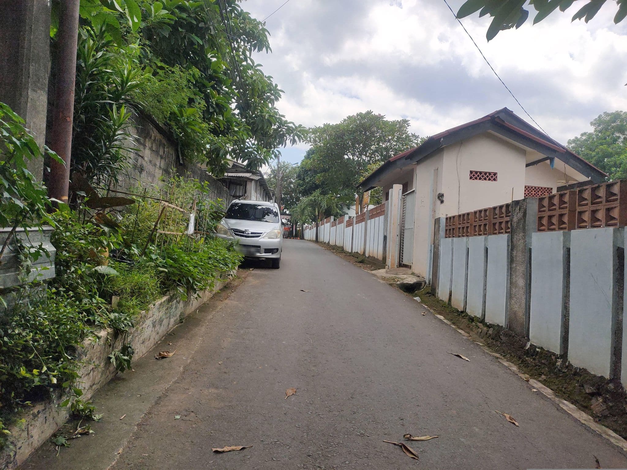 Street view near Bukit Alamanda Resto & Resort, Cileungsir — © Kaart_Local (CC BY-SA · Mapillary)