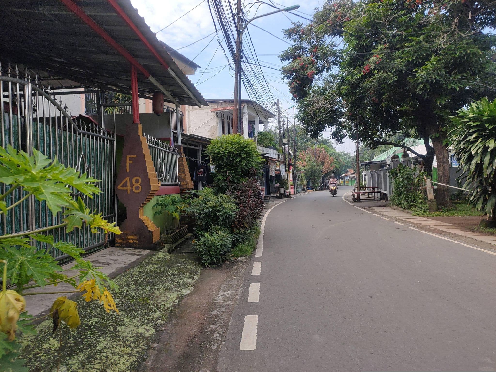 Street view near The Acacia hotel, salemba, Cileungsir — © Kaart_Local (CC BY-SA · Mapillary)