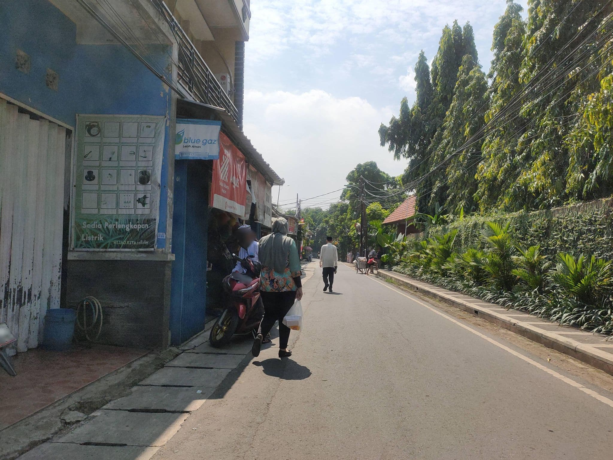 Street view near Raja Bintang Hotel Kendari, Cileungsir — © Kaart_Local (CC BY-SA · Mapillary)
