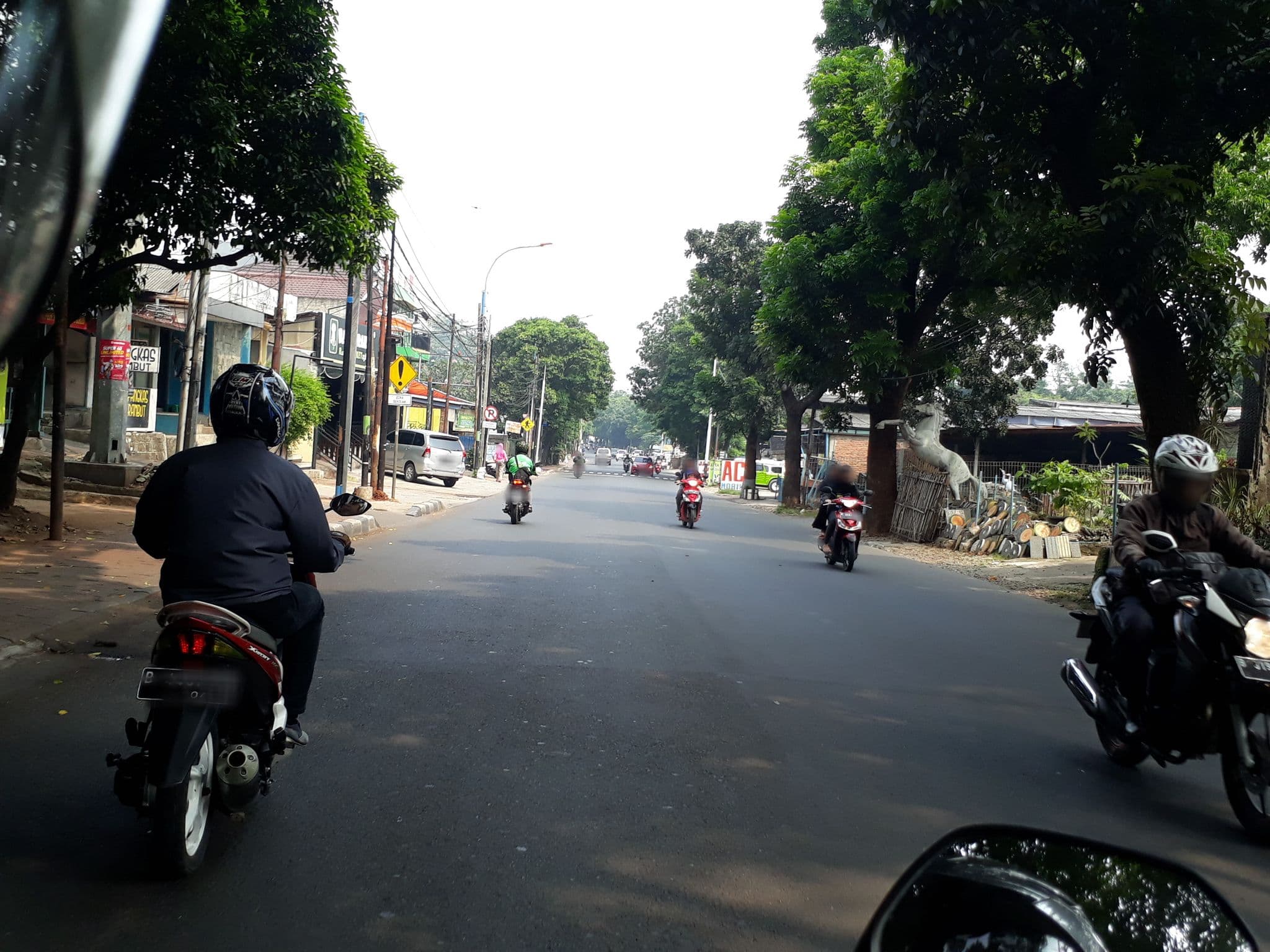 Street view near Kamar 210 Gedung D2 Asrama Haji Pondok Gede, Jakarta — © aria (CC BY-SA · Mapillary)