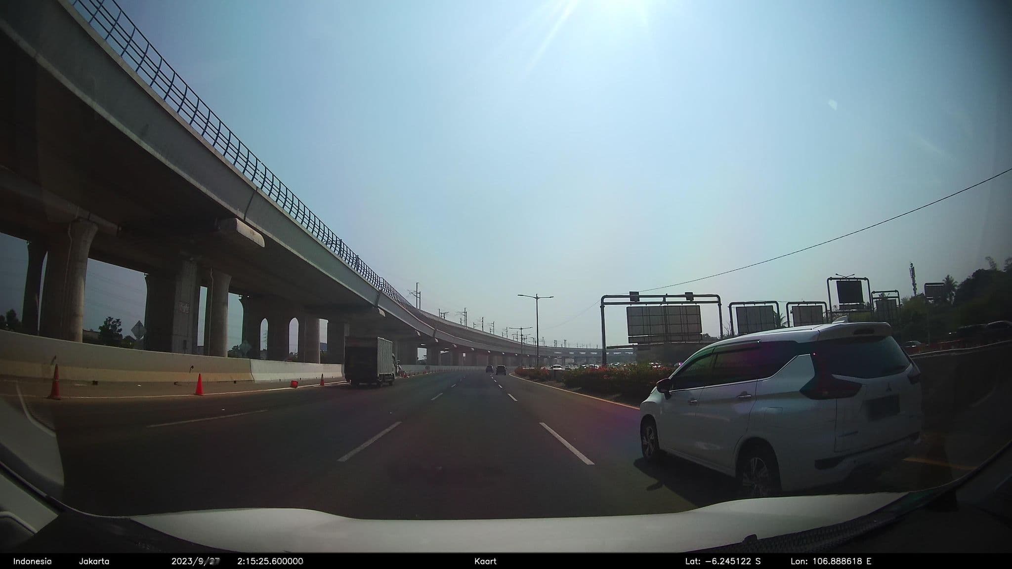 Street view near Pondok Tirta Sentosa Hotel, Jakarta — © kaart5 (CC BY-SA · Mapillary)