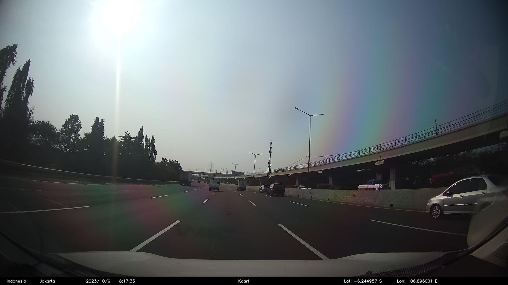 Street view near Bali World Hotel, Jakarta — © kaart5 (CC BY-SA · Mapillary)