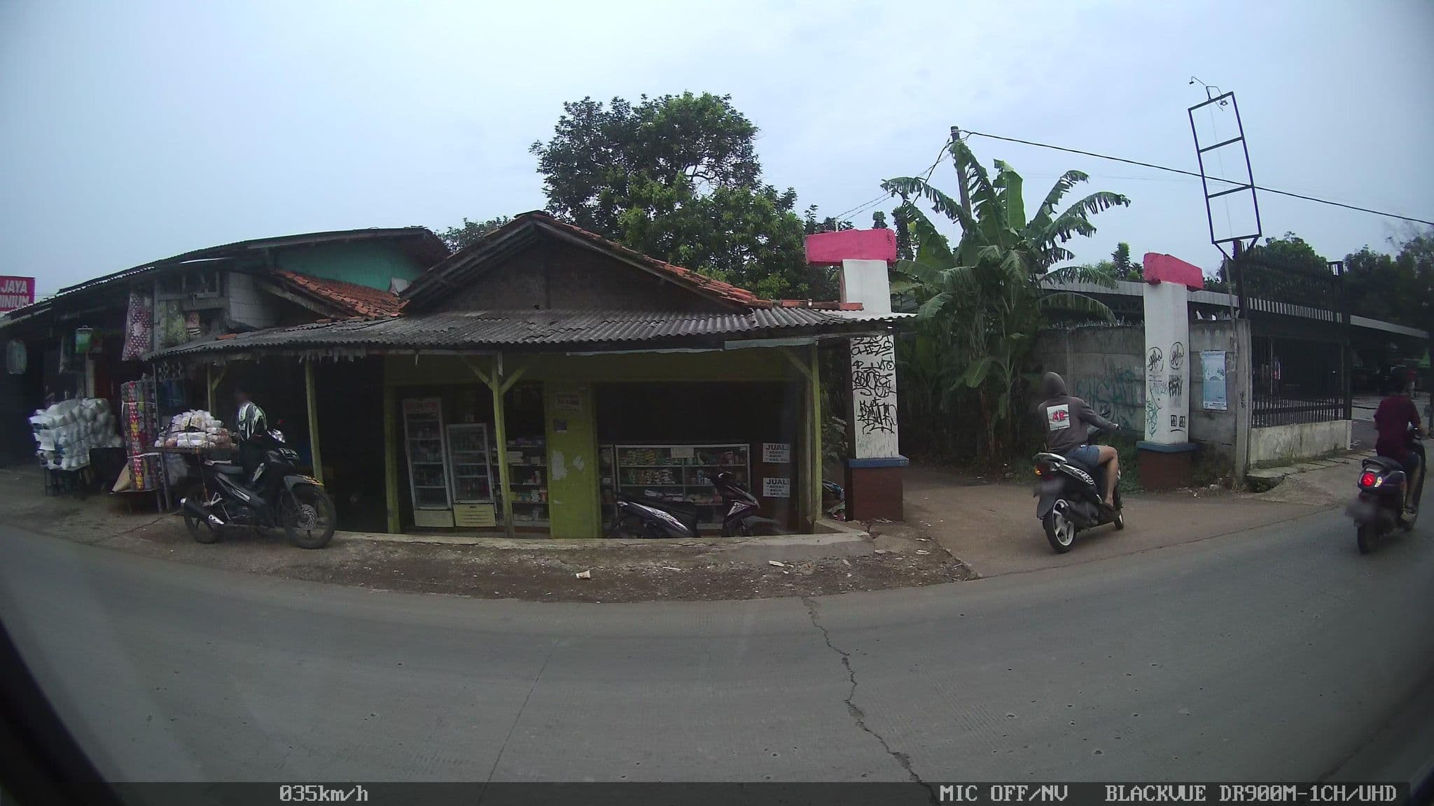 Street view near Hotel Lotus, Cileungsir — © kaart_2 (CC BY-SA · Mapillary)