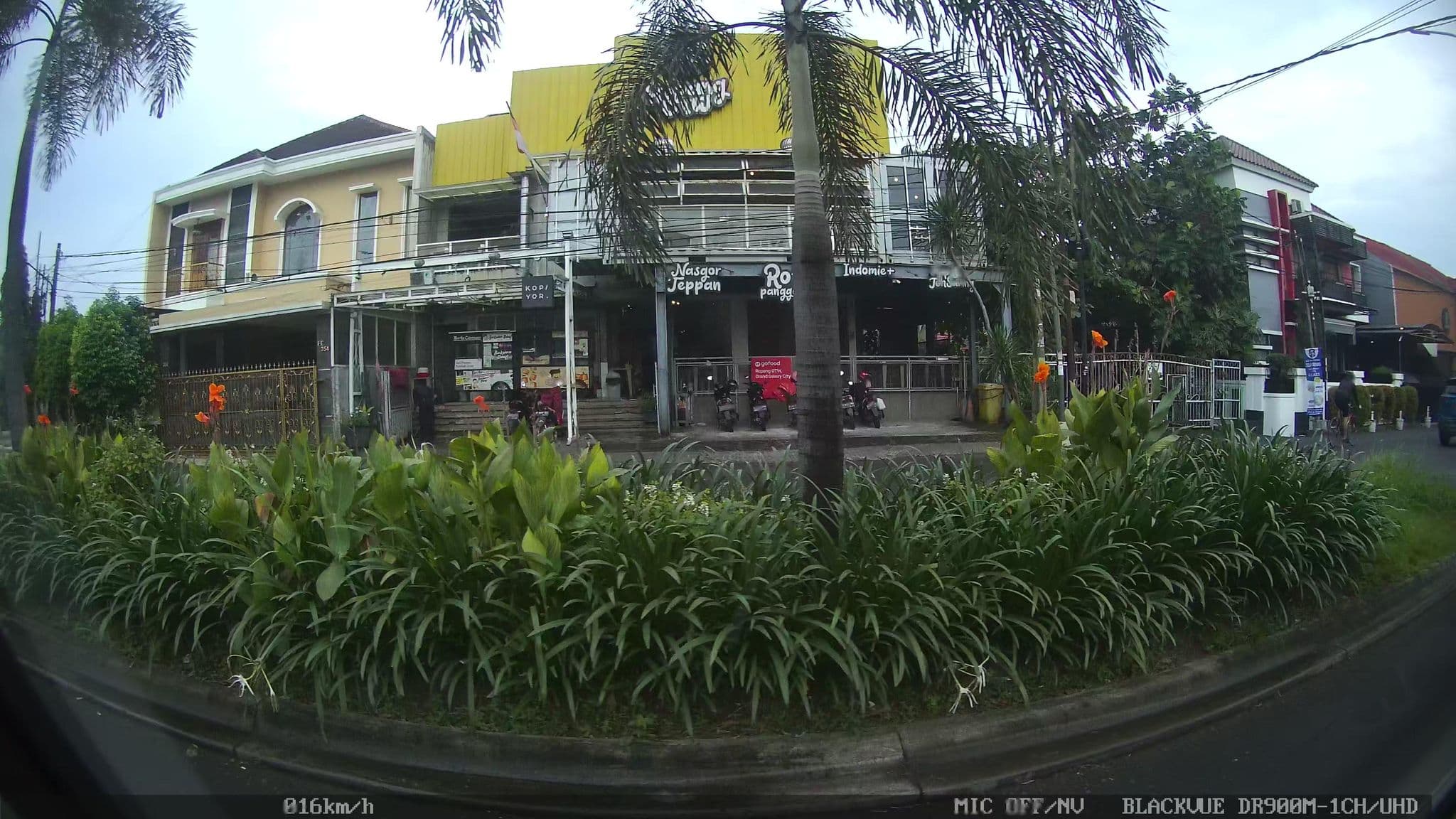 Street view near Sofitel Luxury Hotel, Bekasi — © kaart_2 (CC BY-SA · Mapillary)