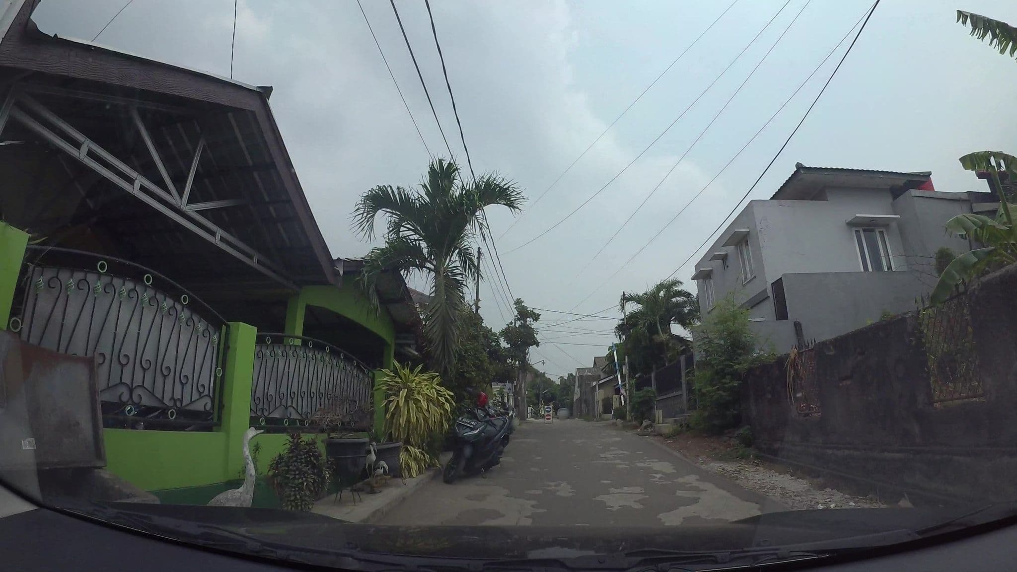 Street view near Clifford Restaurant Fullerton Bay Hotel, Bekasi — © kaart_2 (CC BY-SA · Mapillary)