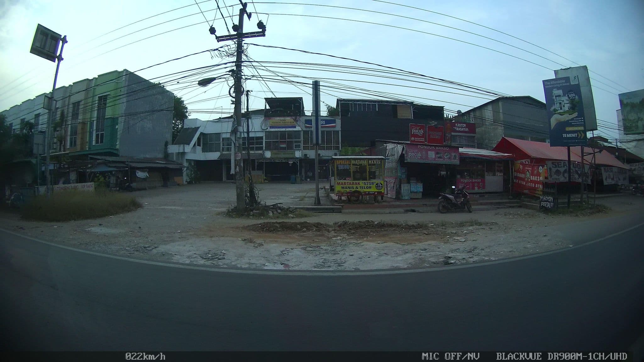 Street view near YanLing Hotel, Bekasi — © kaart_2 (CC BY-SA · Mapillary)