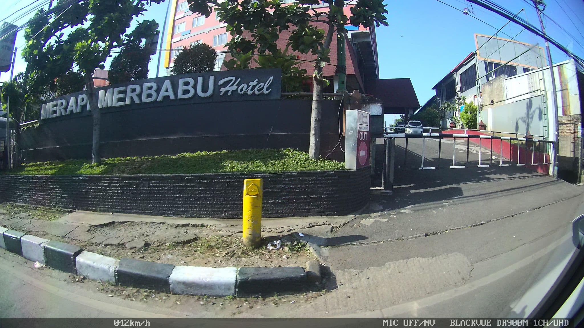 Street view near Merapi Merbabu Hotel & Resorts, Bekasi, Bekasi — © kaart_2 (CC BY-SA · Mapillary)
