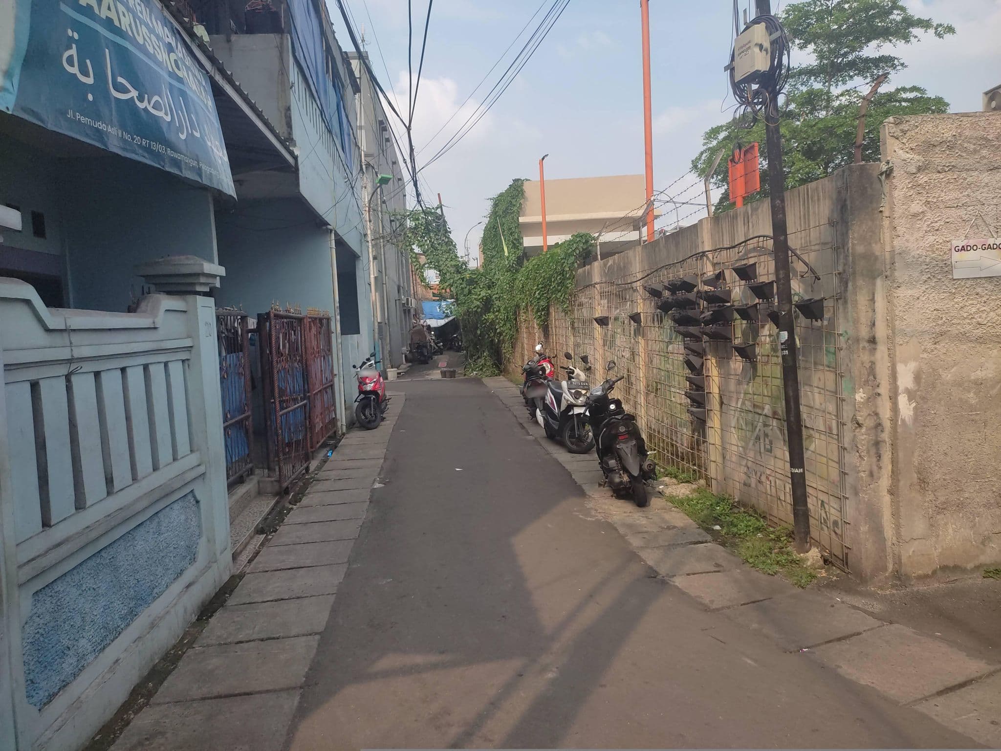 Street view near Hiratake Kookiez, Jakarta — © YouthMappersUNJ (CC BY-SA · Mapillary)