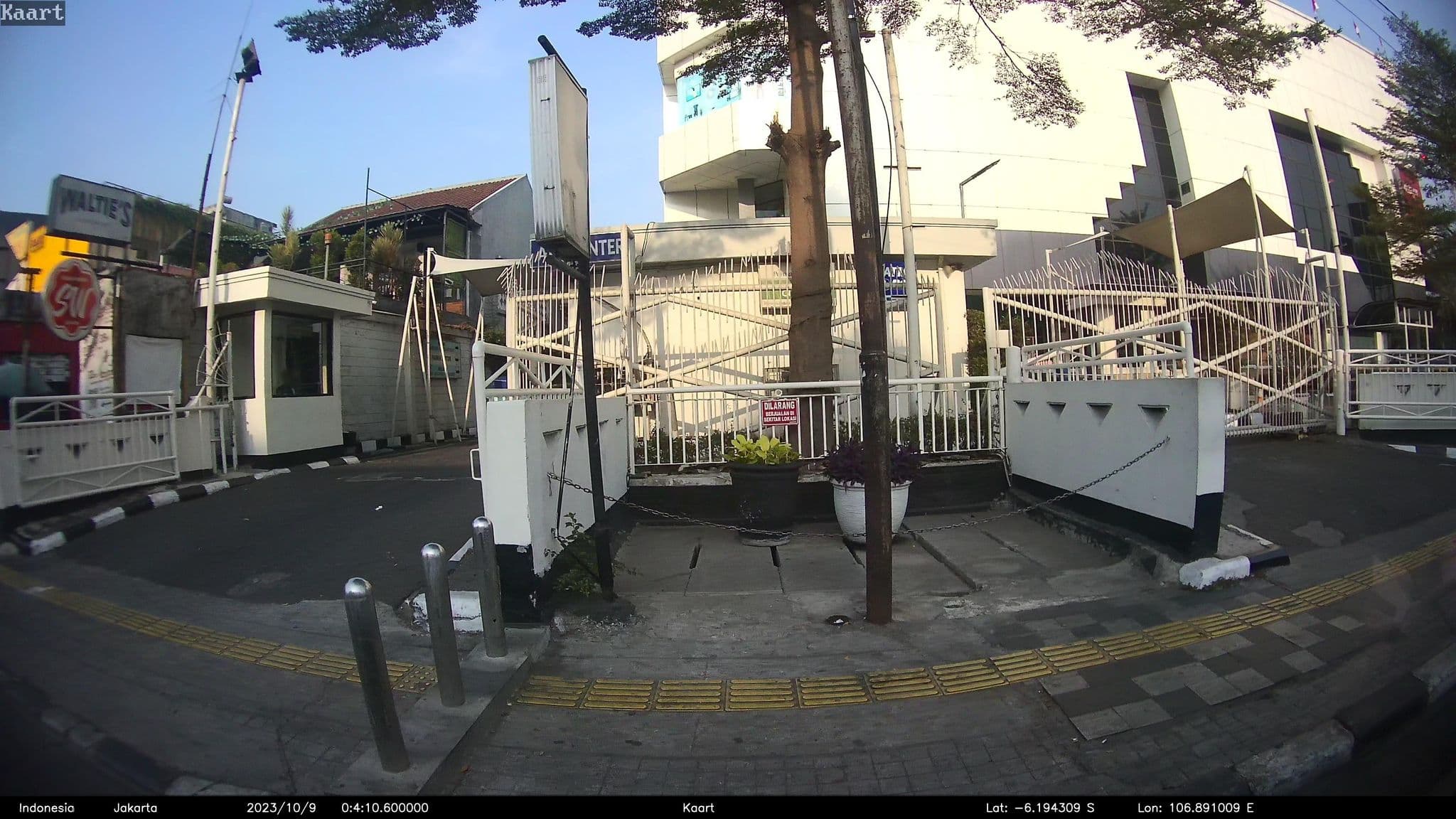Street view near Room 302, Jakarta — © kaart_2 (CC BY-SA · Mapillary)