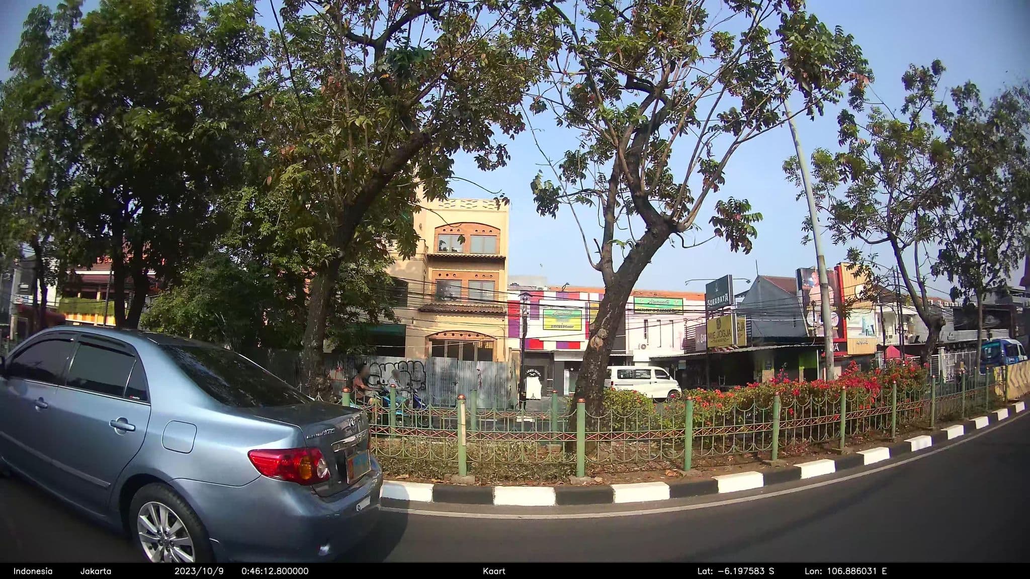 Street view near Hotel Santika B-square - Sepinggan Airport, Jakarta — © kaart_2 (CC BY-SA · Mapillary)