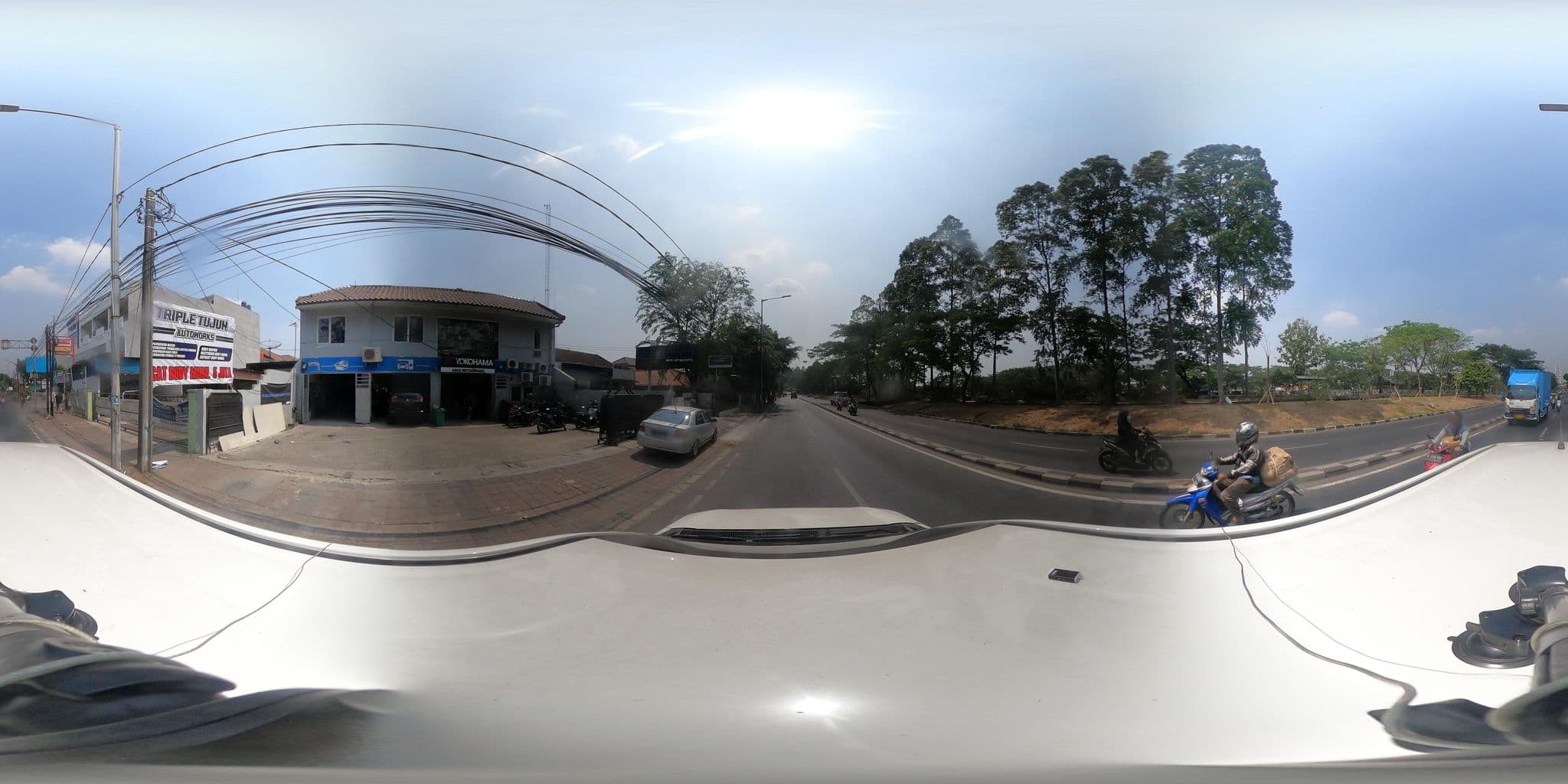 Street view near Wira carita hotel, Jakarta — © kaart_2 (CC BY-SA · Mapillary)