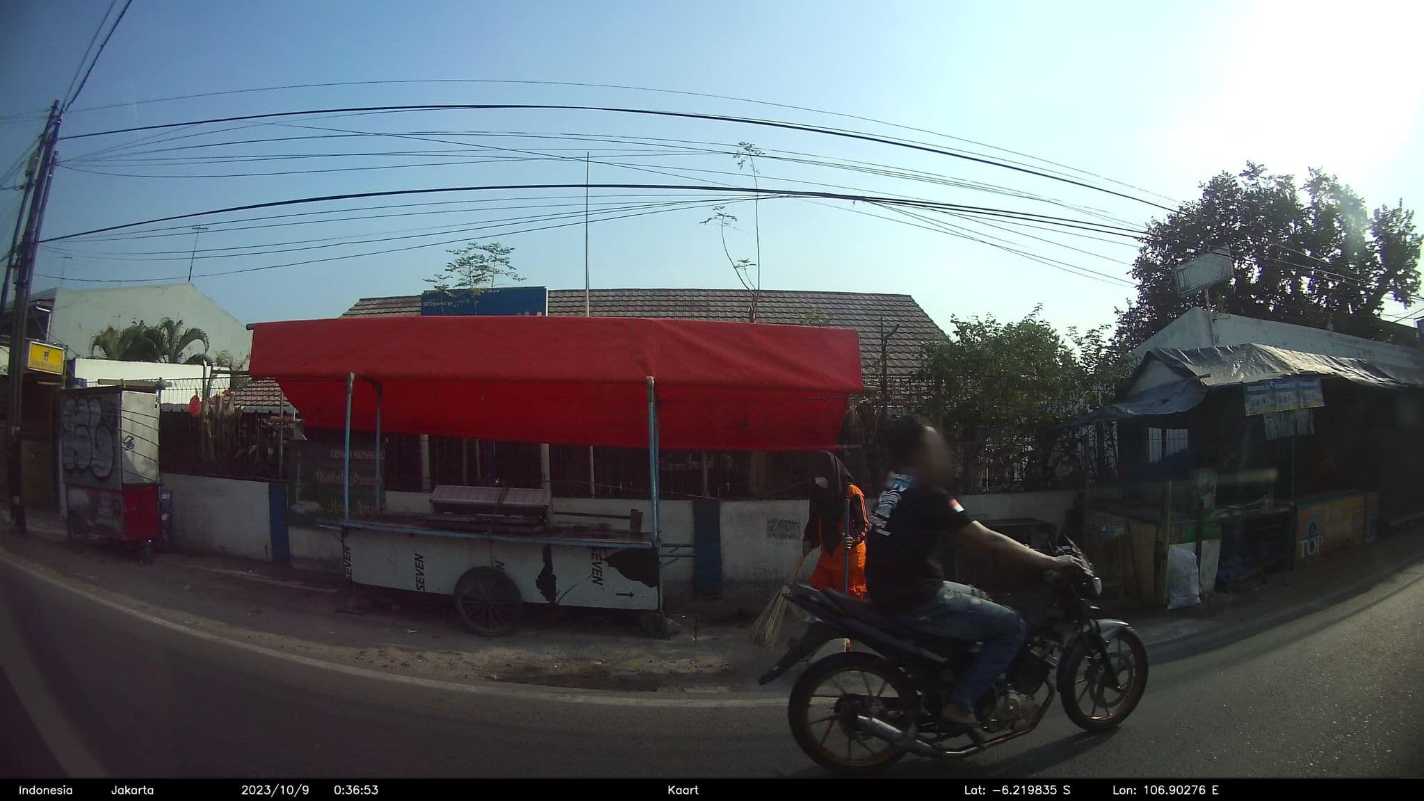 Street view near Orchadz hotel, Jakarta — © kaart_2 (CC BY-SA · Mapillary)